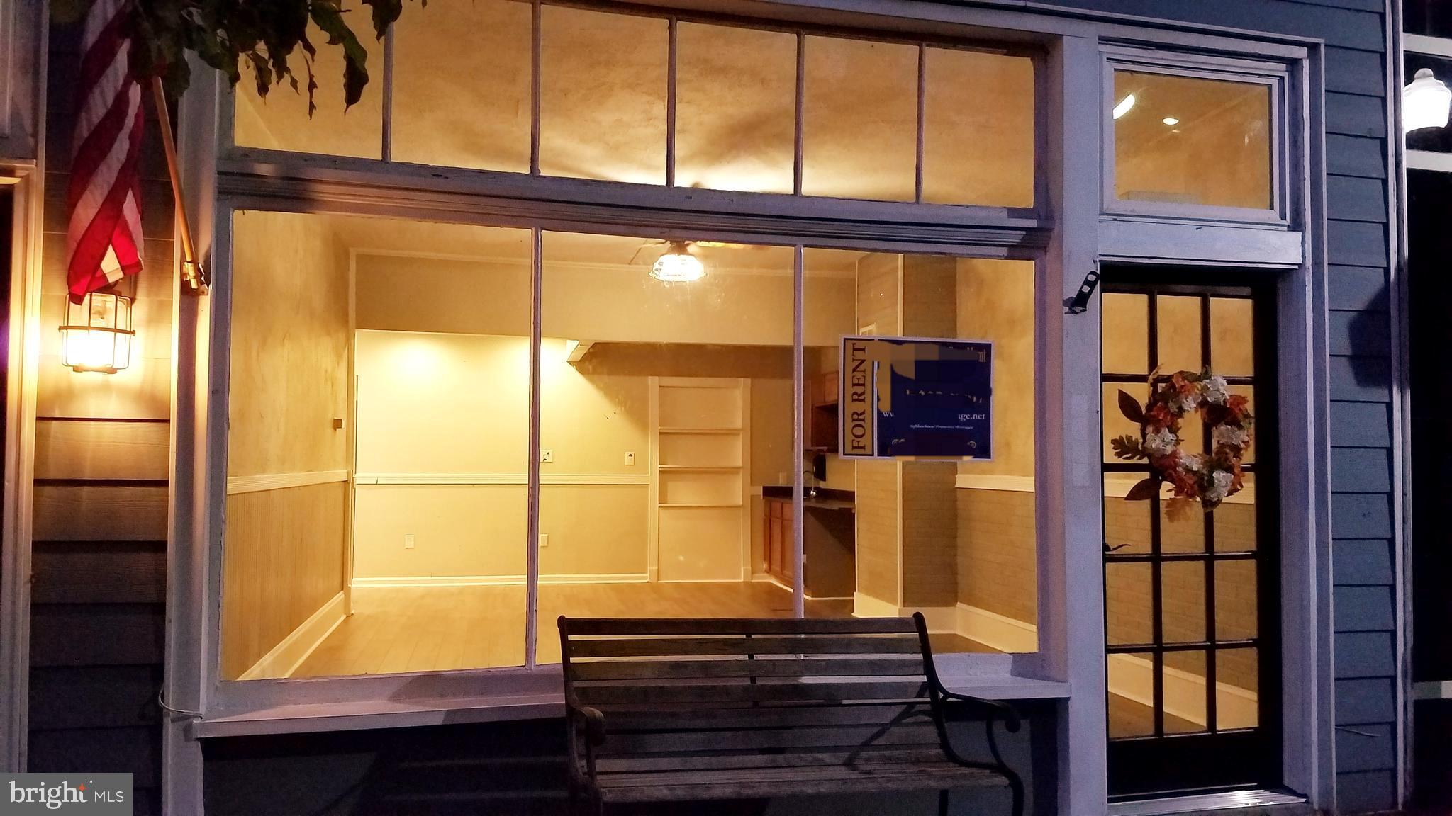 TOWN OF MOUNT JACKSON - Commercial Lease