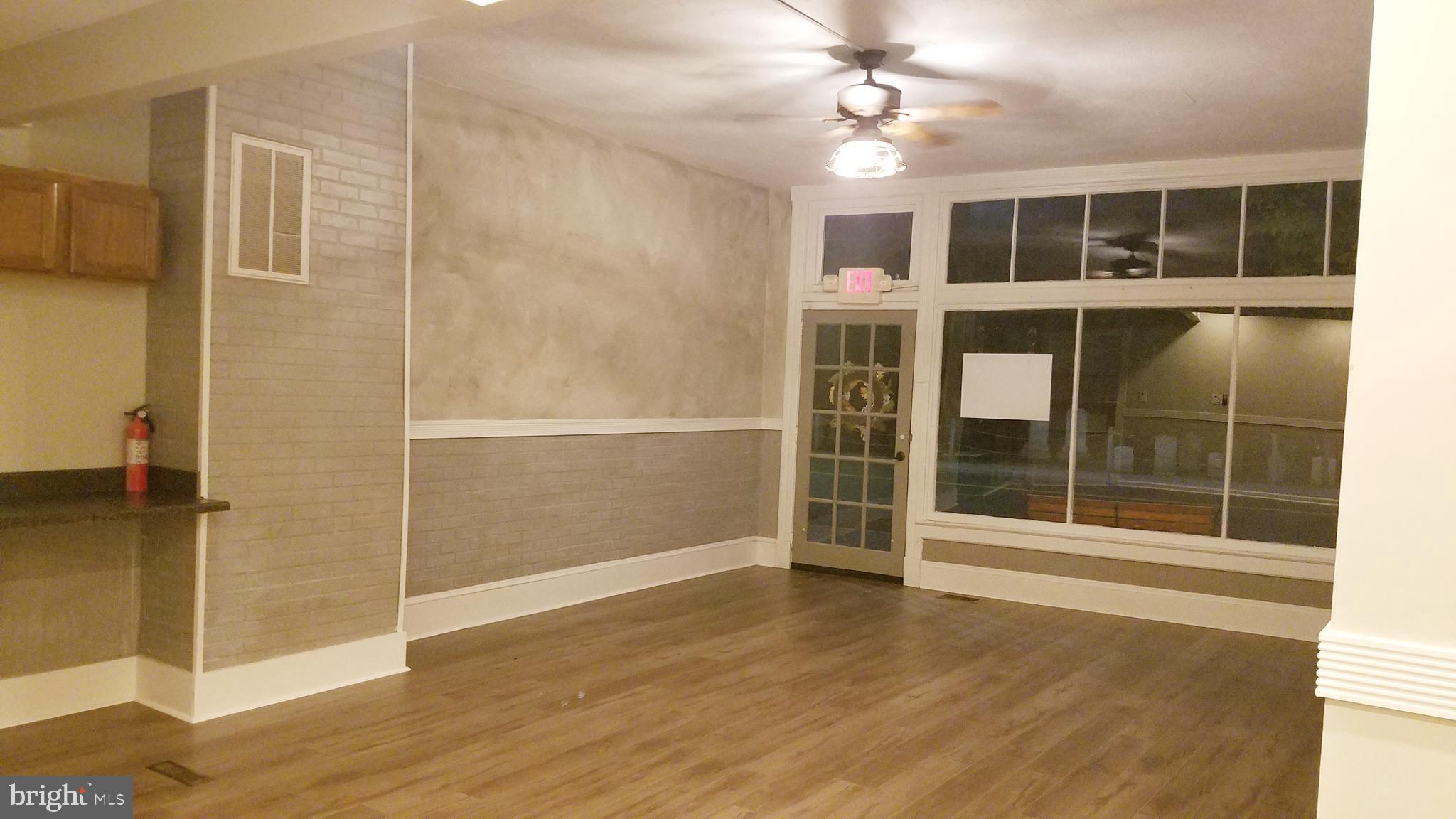 TOWN OF MOUNT JACKSON - Commercial Lease