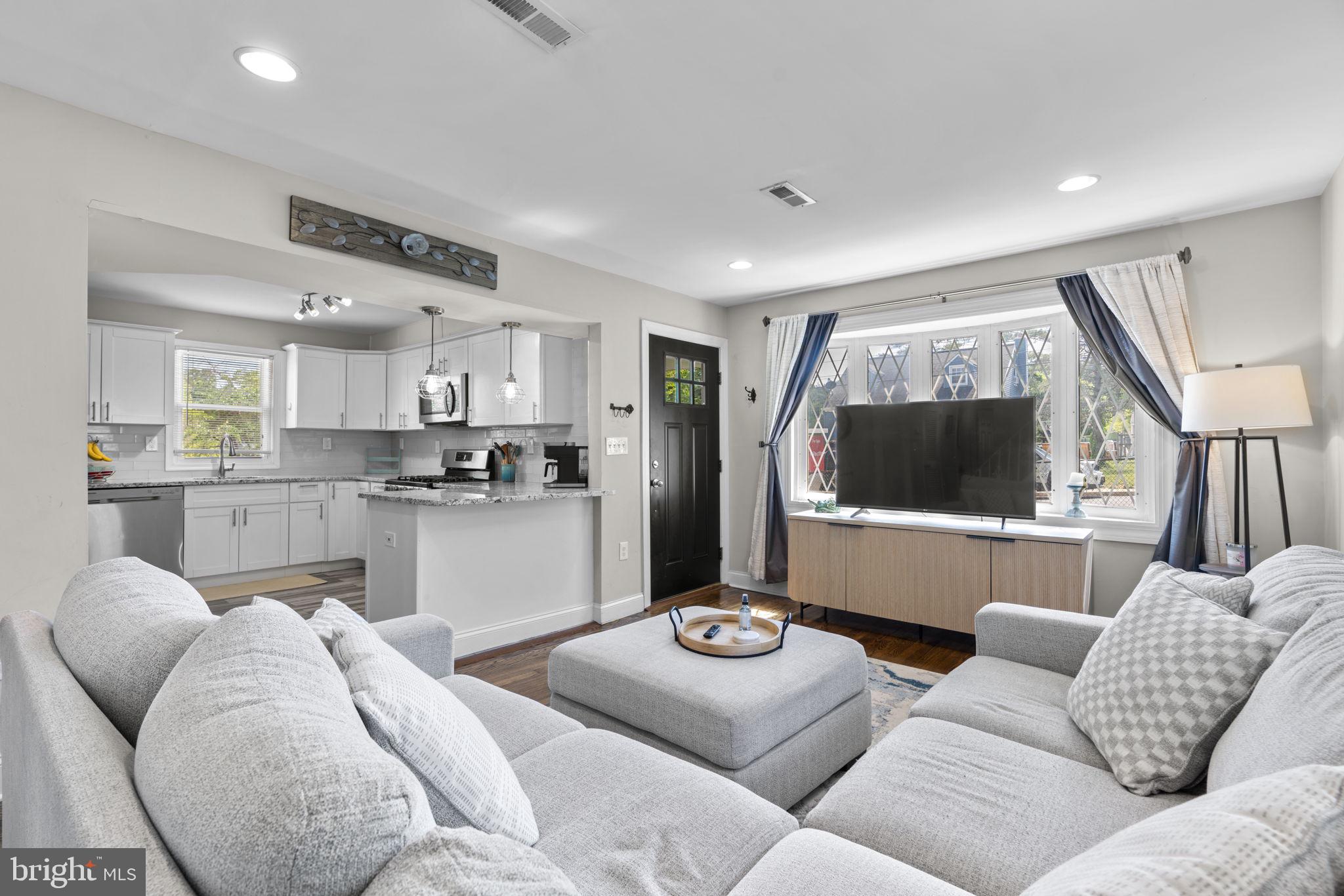 COLONIAL DRIVE - Residential