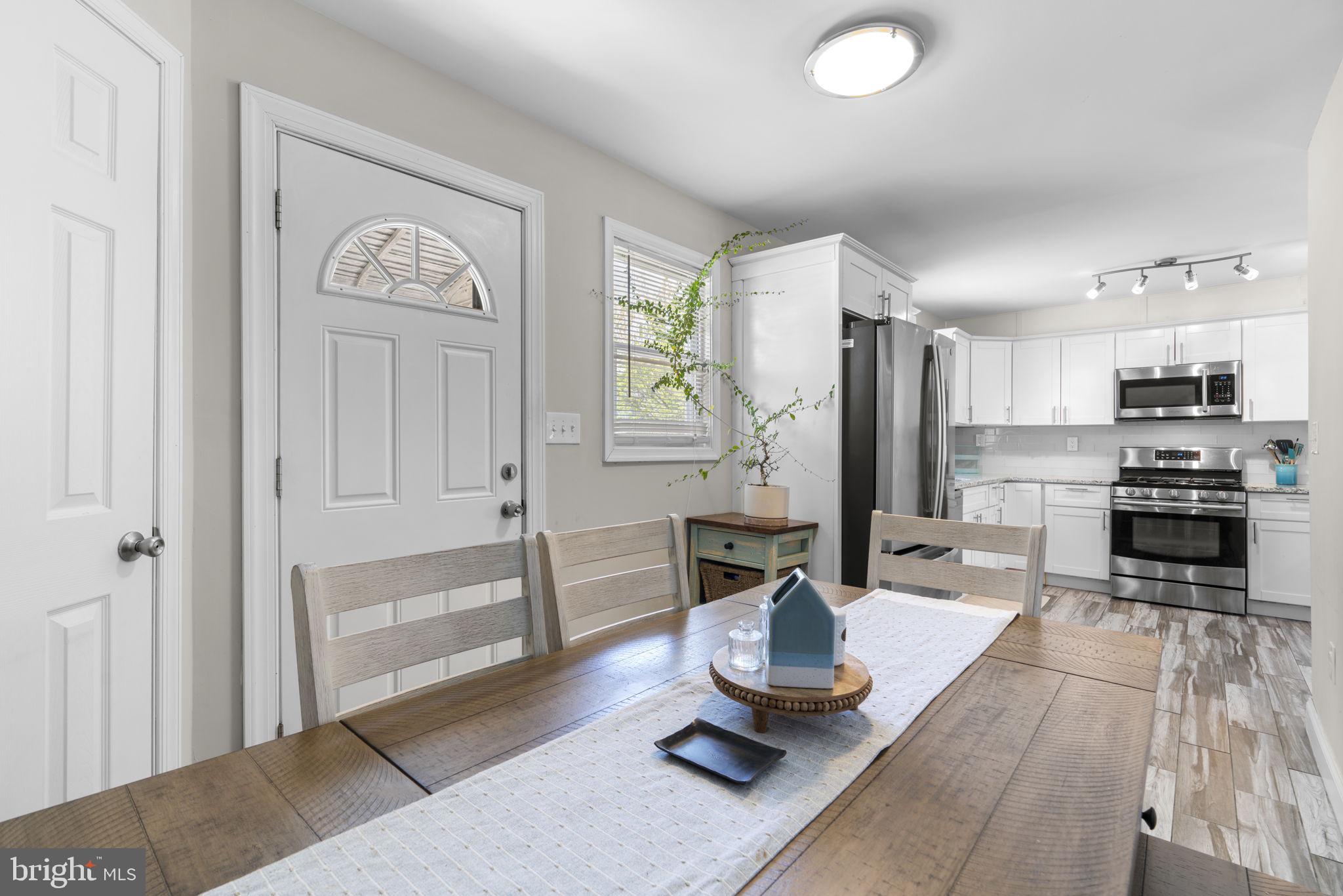 COLONIAL DRIVE - Residential