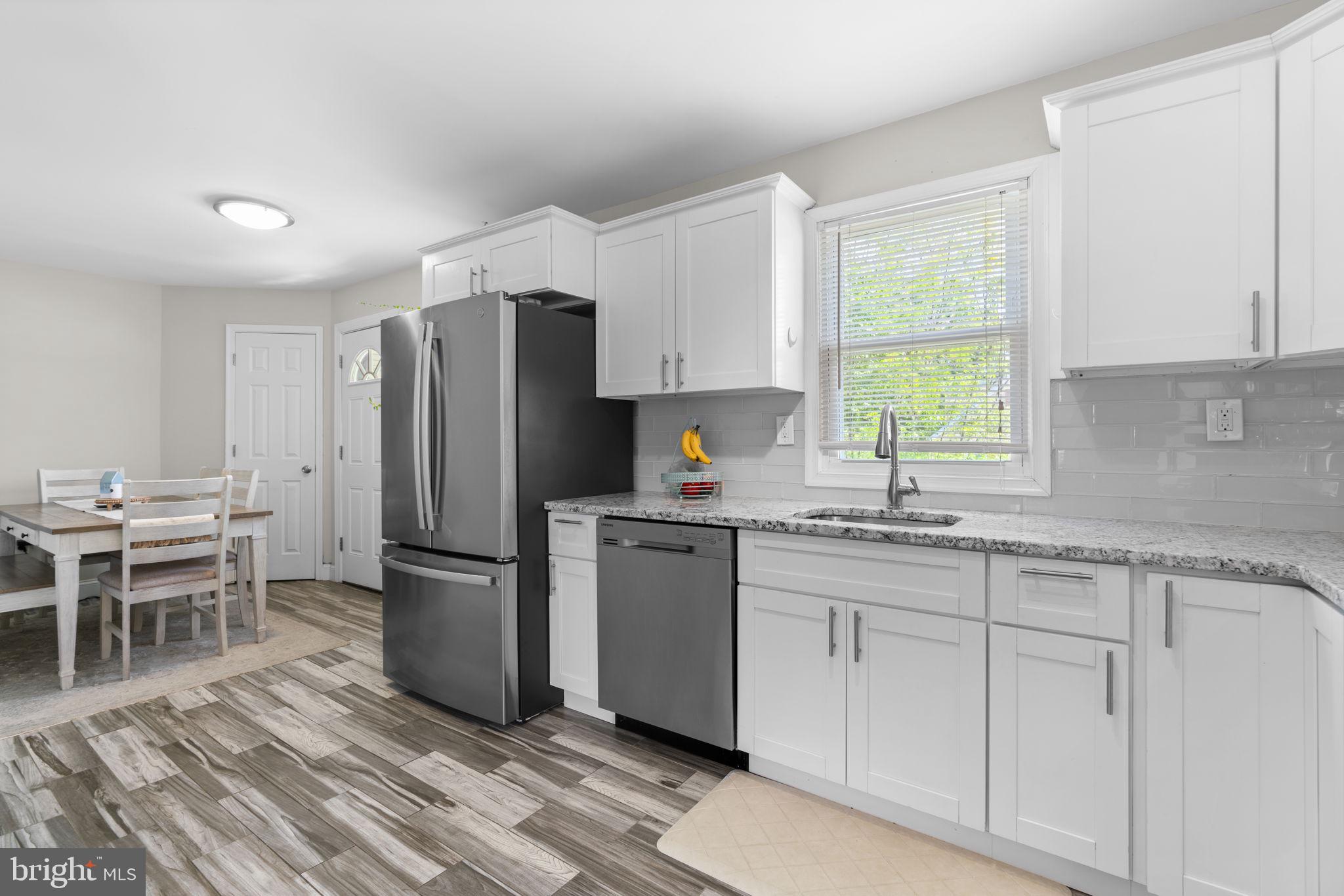 COLONIAL DRIVE - Residential