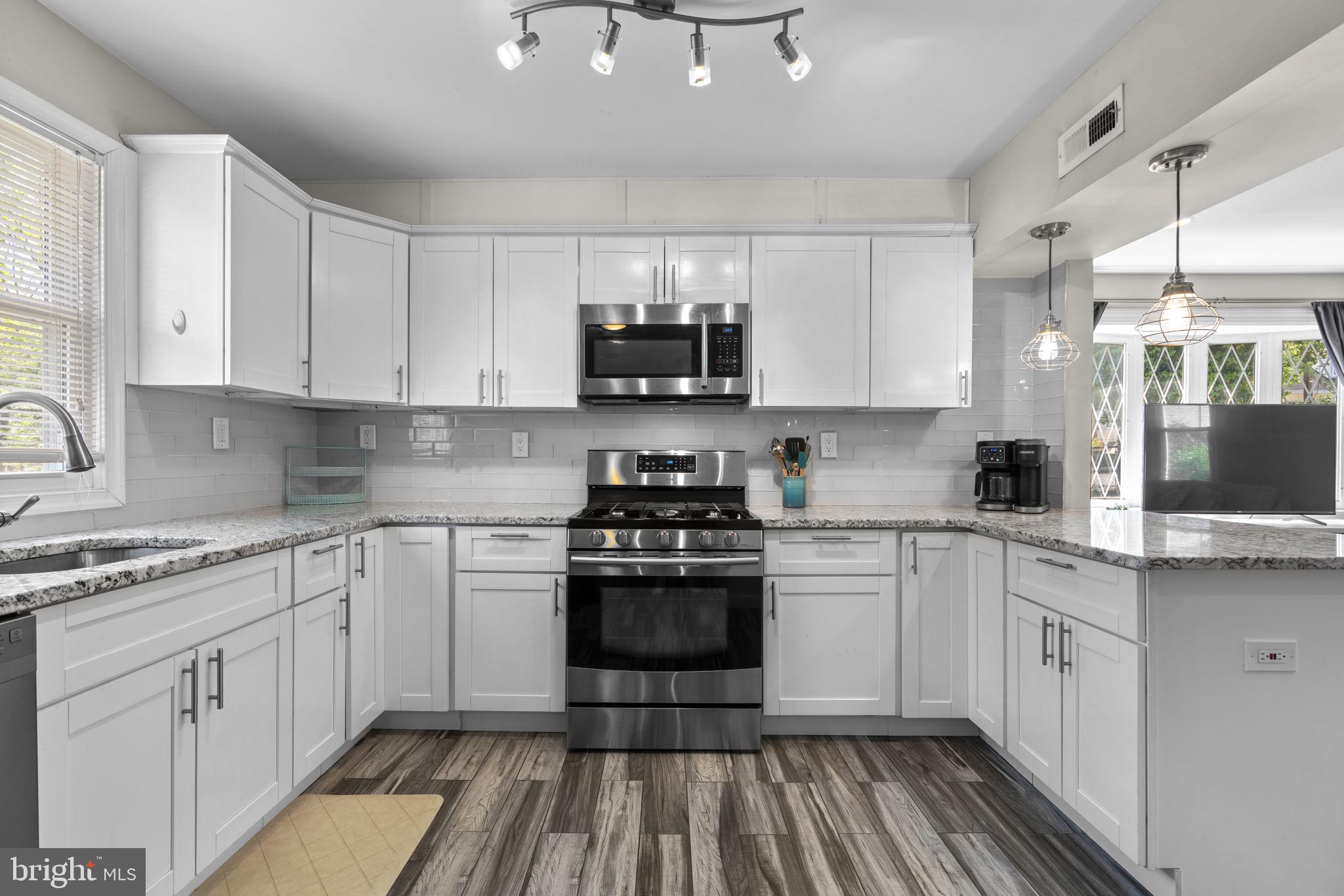 COLONIAL DRIVE - Residential