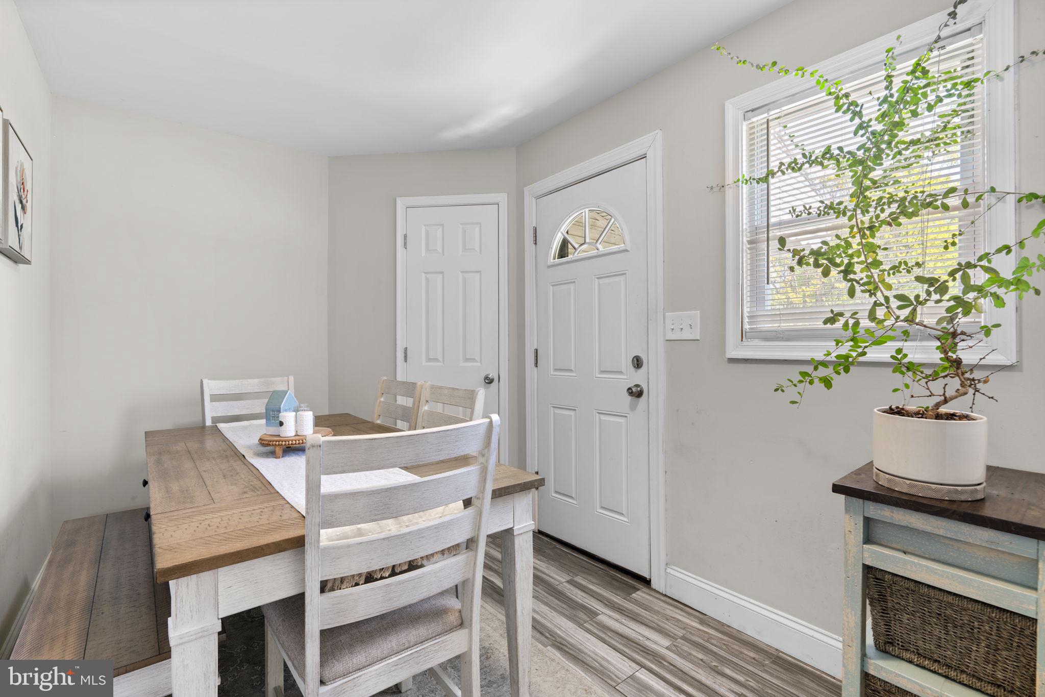 COLONIAL DRIVE - Residential