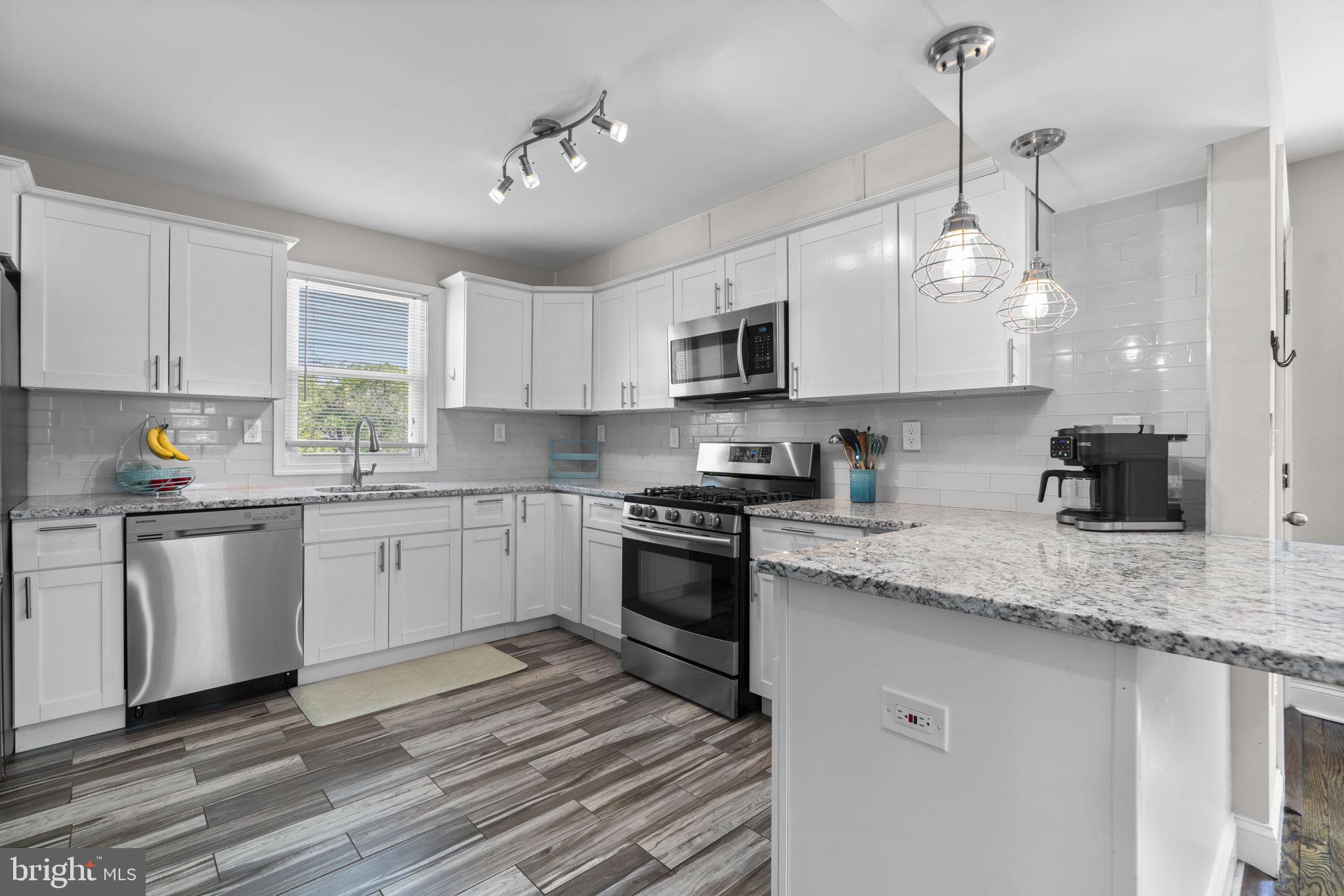 COLONIAL DRIVE - Residential