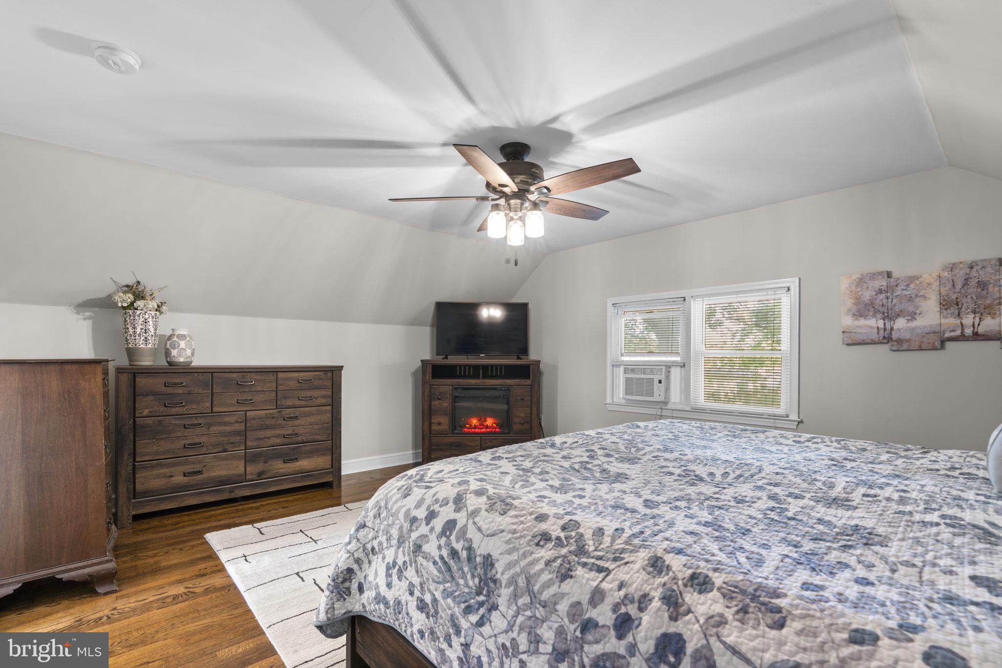 COLONIAL DRIVE - Residential