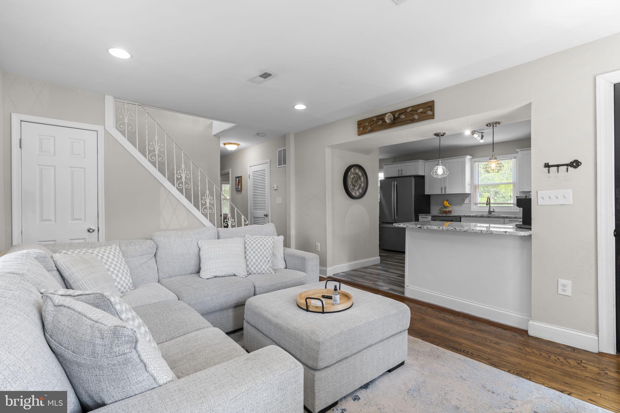 COLONIAL DRIVE - Residential