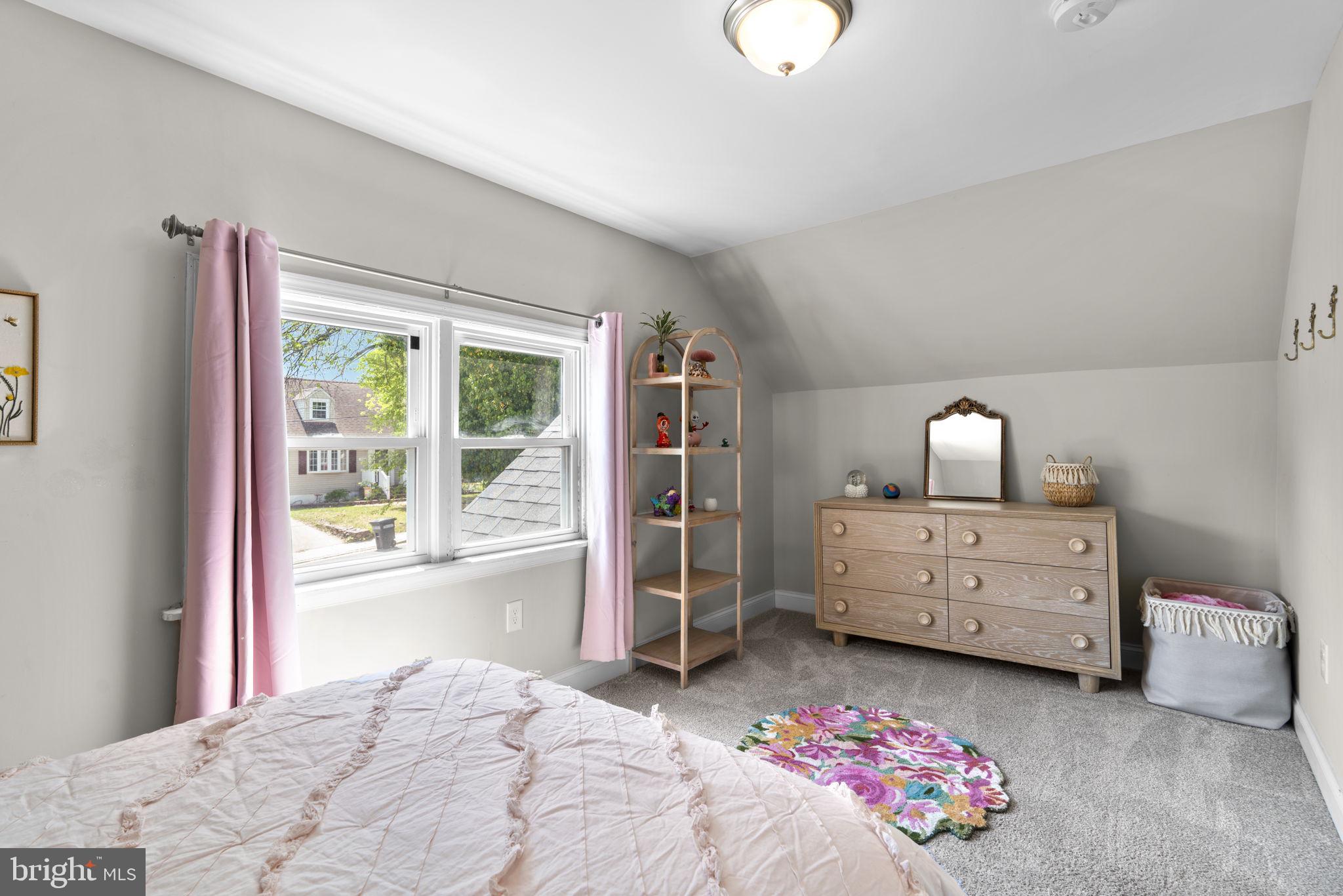 COLONIAL DRIVE - Residential