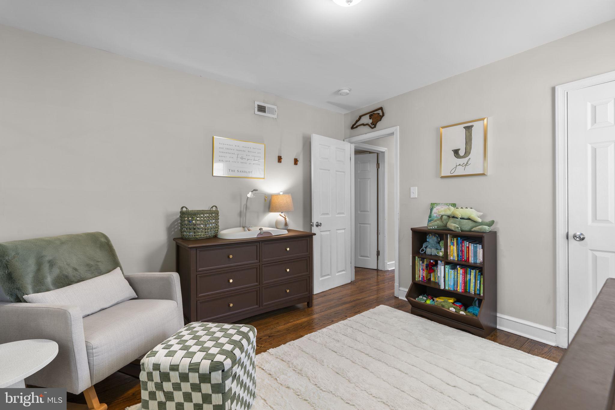 COLONIAL DRIVE - Residential