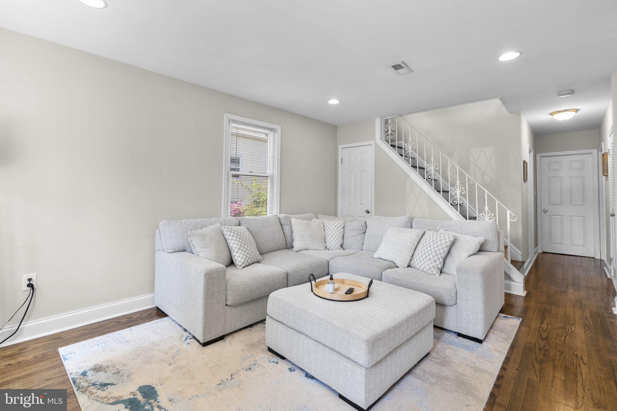 COLONIAL DRIVE - Residential