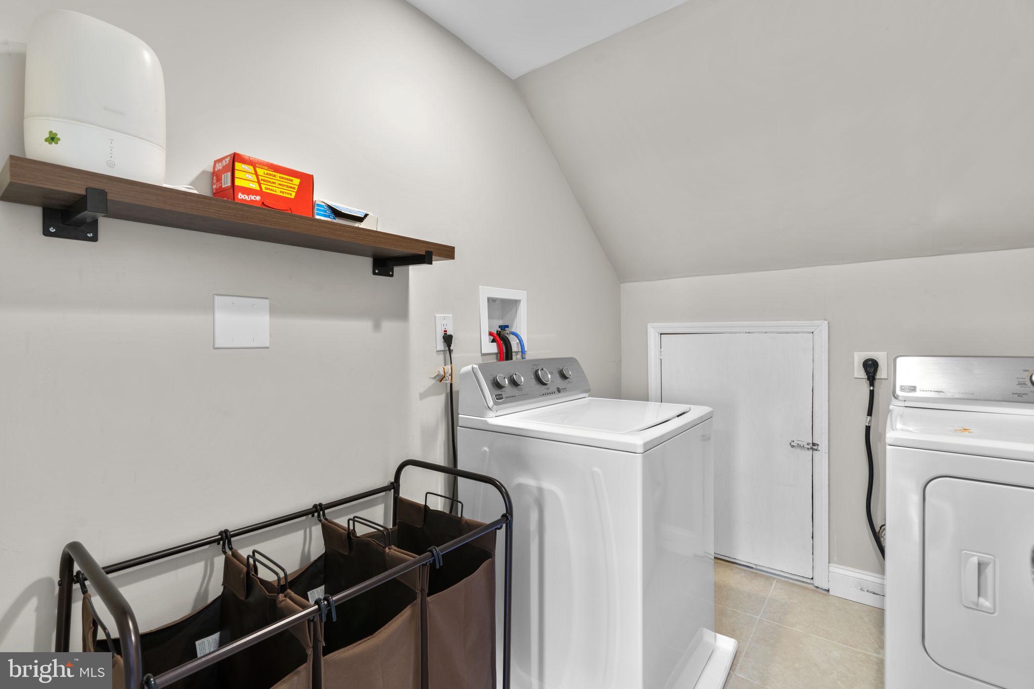 COLONIAL DRIVE - Residential