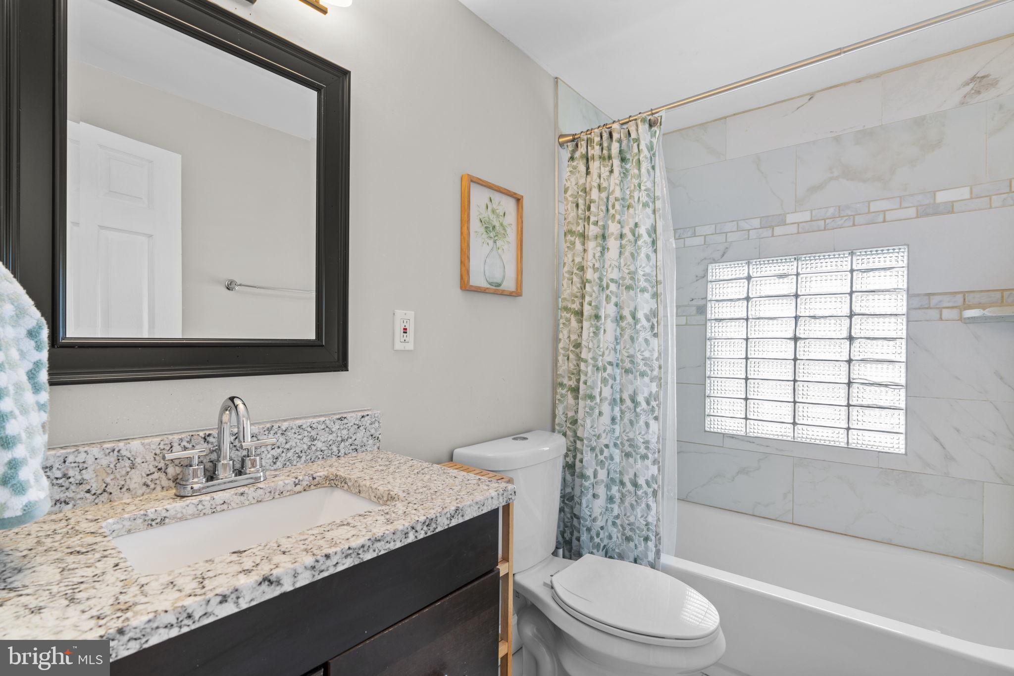 COLONIAL DRIVE - Residential