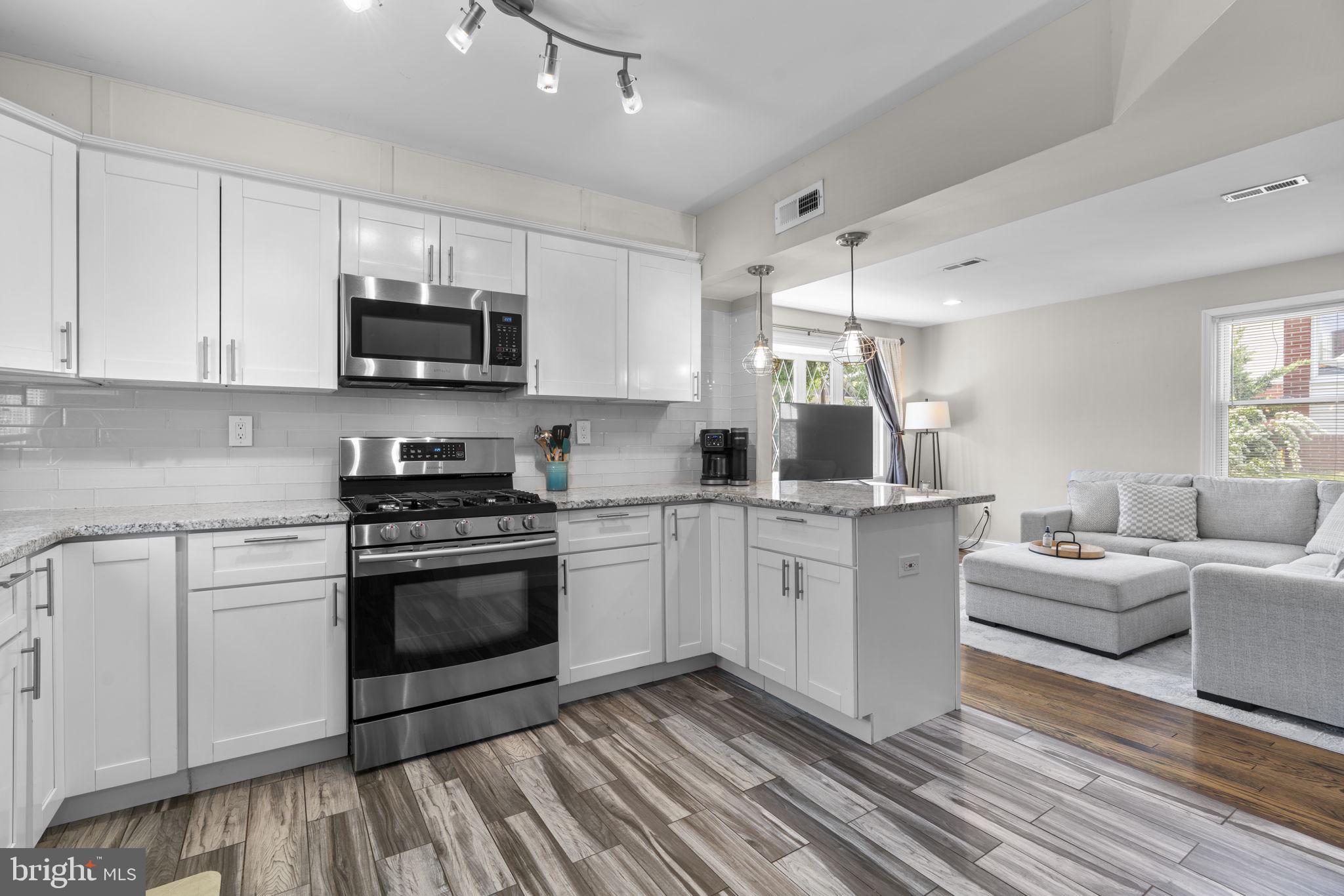 COLONIAL DRIVE - Residential