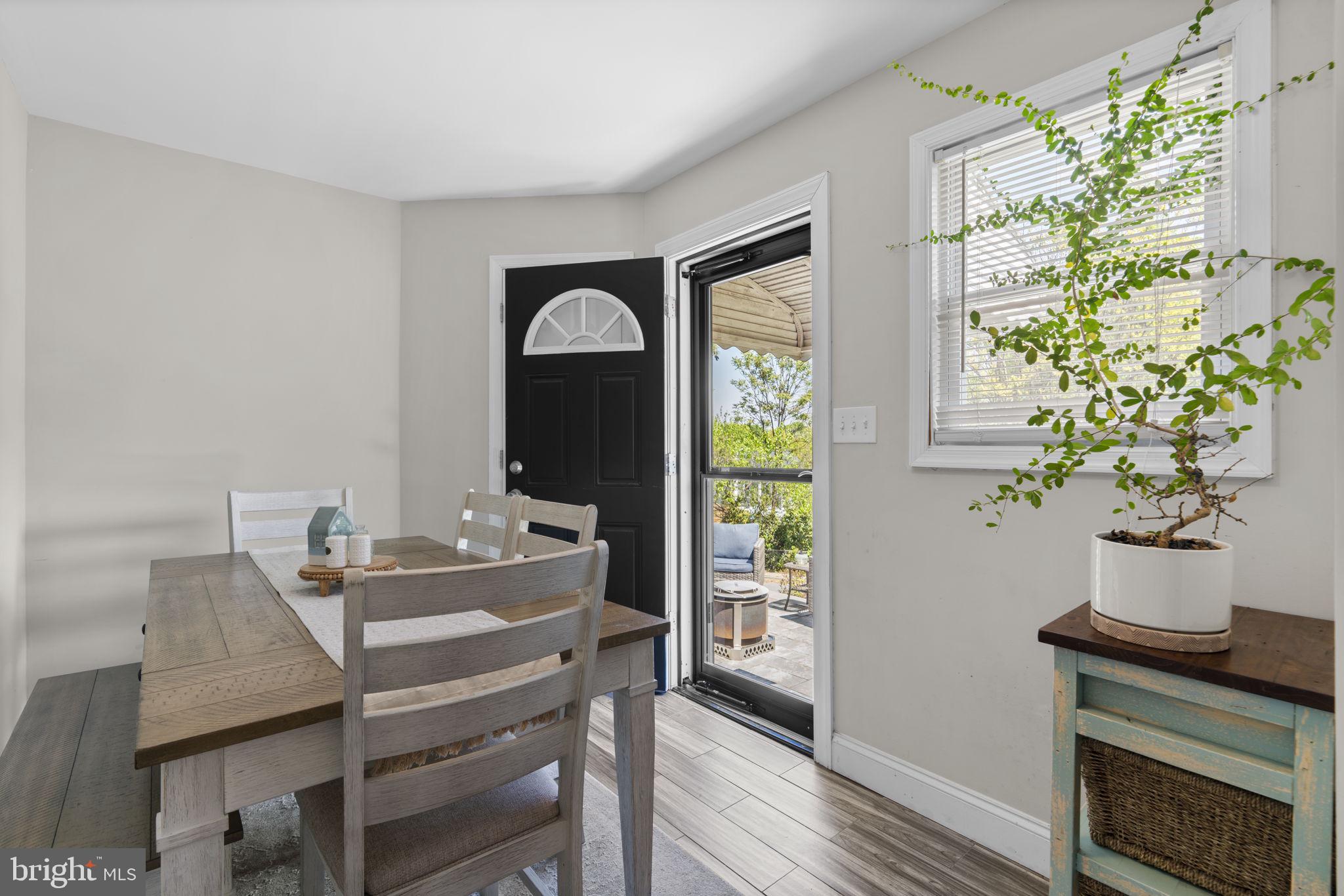 COLONIAL DRIVE - Residential