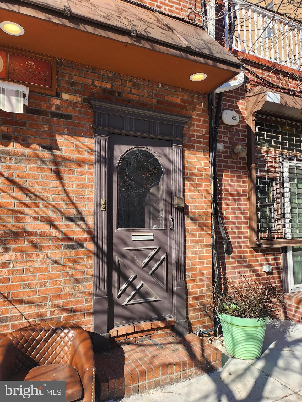 Location, Location ,Location. Very well maintained 1 bedroom apartment in the heart of Passyunk square neighborhood available ASAP.
Unit 1 is the 2nd floor unit. Apartment has an open layout with Kitchen that connects to the dining and Livingroom areas. Because this property is a corner building the unit also boasts a lot of natural light.
Easy shared access to a nice size outside deck with a grill.
This unit is located a block away from Passyunk ave which has a ton of restaurants, bars and shops. Also very close to a large grocery store and 24 hour a day pharmacy.
1537 South 10th Street unit 1 has a Walk Score of 99 out of 100. This location is a Walker’s Paradise so daily errands do not require a car.
1537 South 10th Street unit 1 is a 19 minute walk from the BSL NRG Station to Fern Rock TC at the Tasker Morris Station - BSL stop.