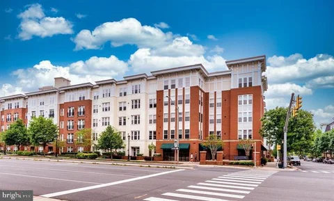 2665 Prosperity Avenue Unit 216, Fairfax, VA MLS: VAFX2341048
