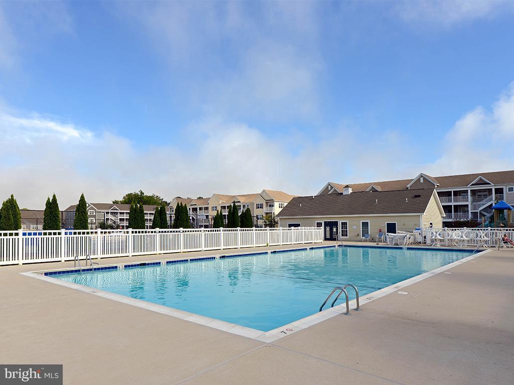 GRANDE AT CANAL POINTE - Residential