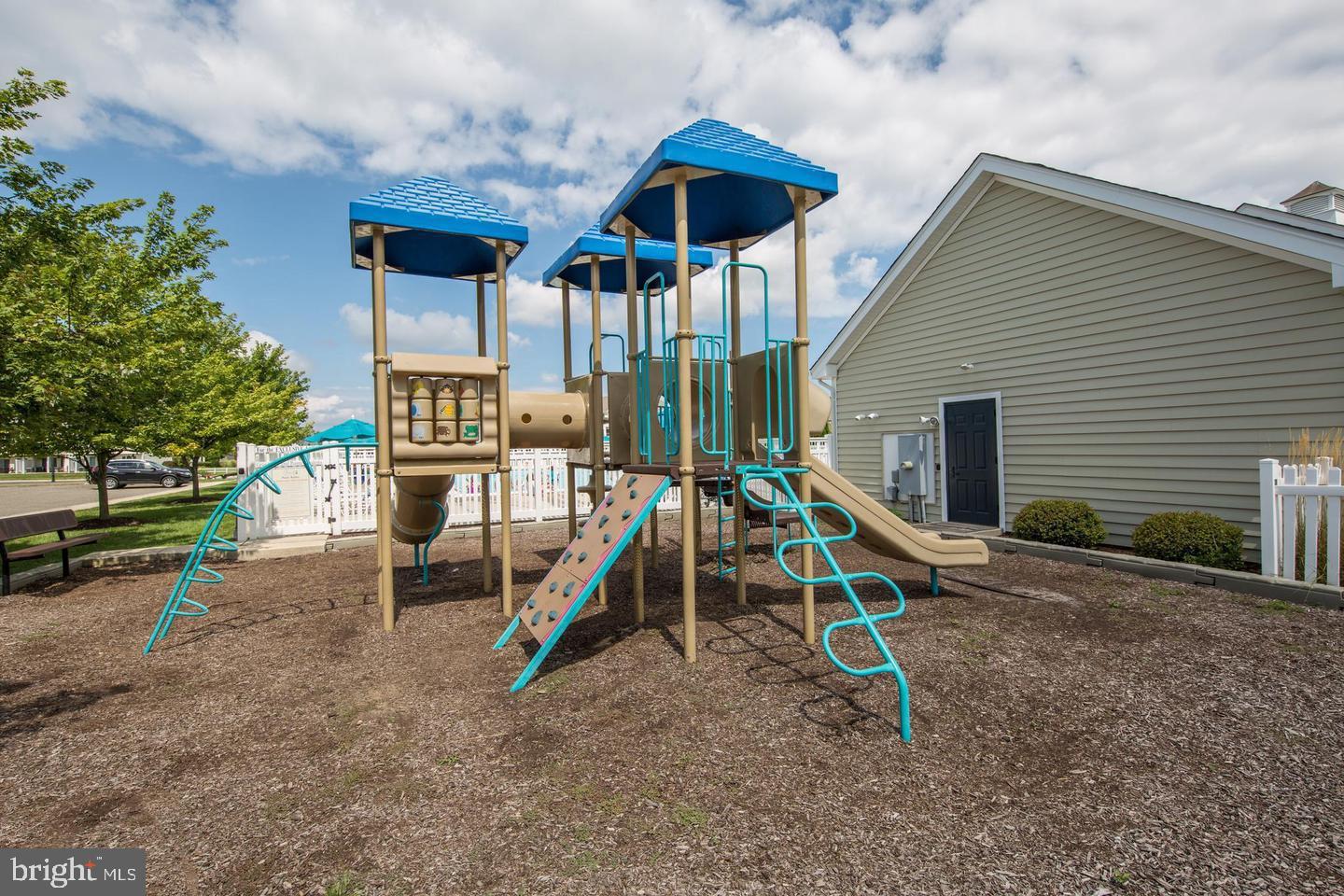 GRANDE AT CANAL POINTE - Residential