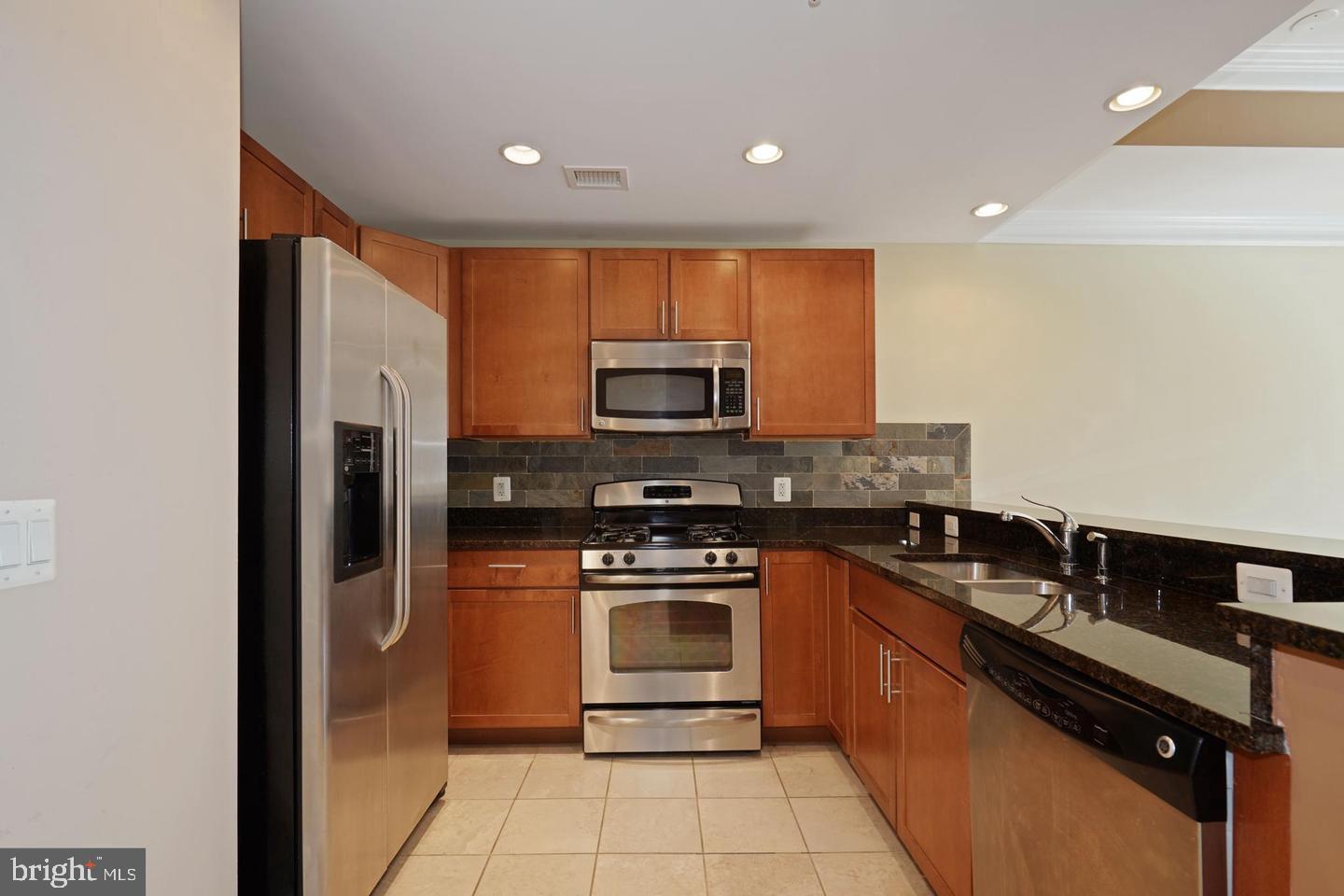 VANTAGE AT MERRIFIELD - Residential Lease