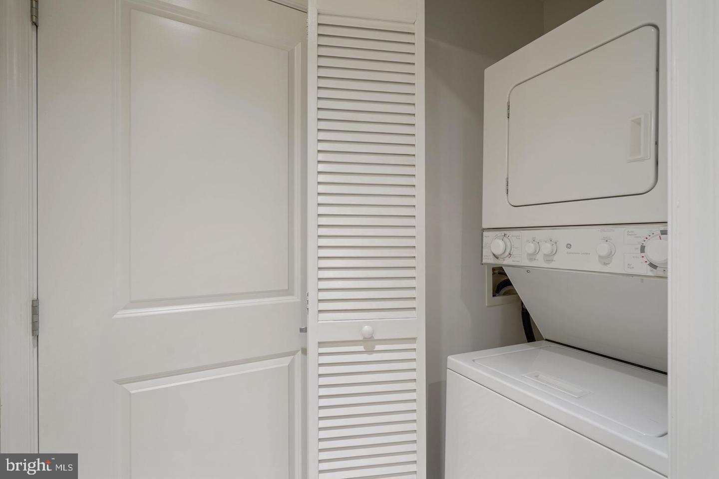 VANTAGE AT MERRIFIELD - Residential Lease