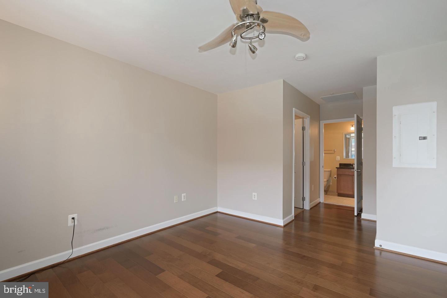 VANTAGE AT MERRIFIELD - Residential Lease