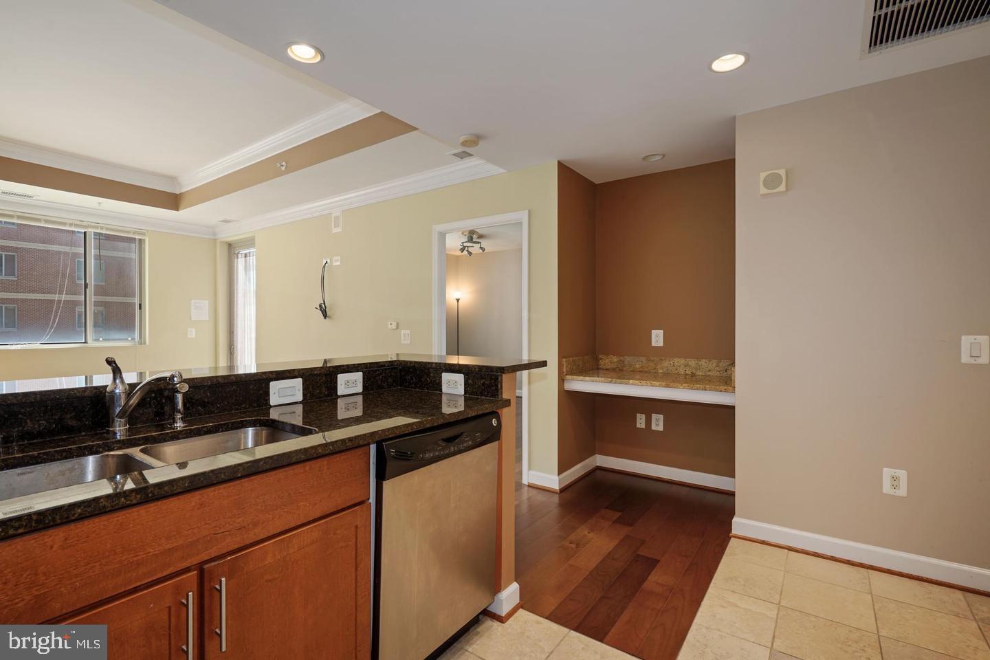 VANTAGE AT MERRIFIELD - Residential Lease