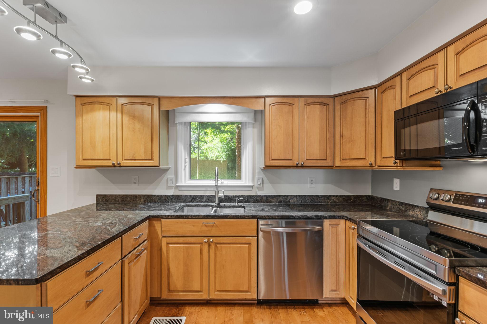 WILLIAMSBURG POND - Residential Lease