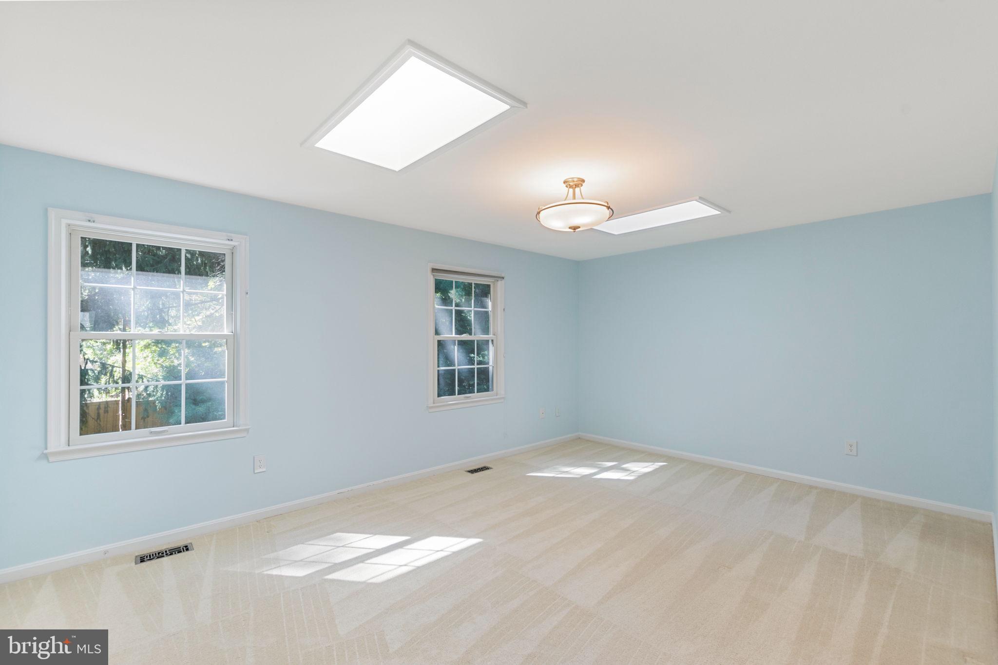 WILLIAMSBURG POND - Residential Lease