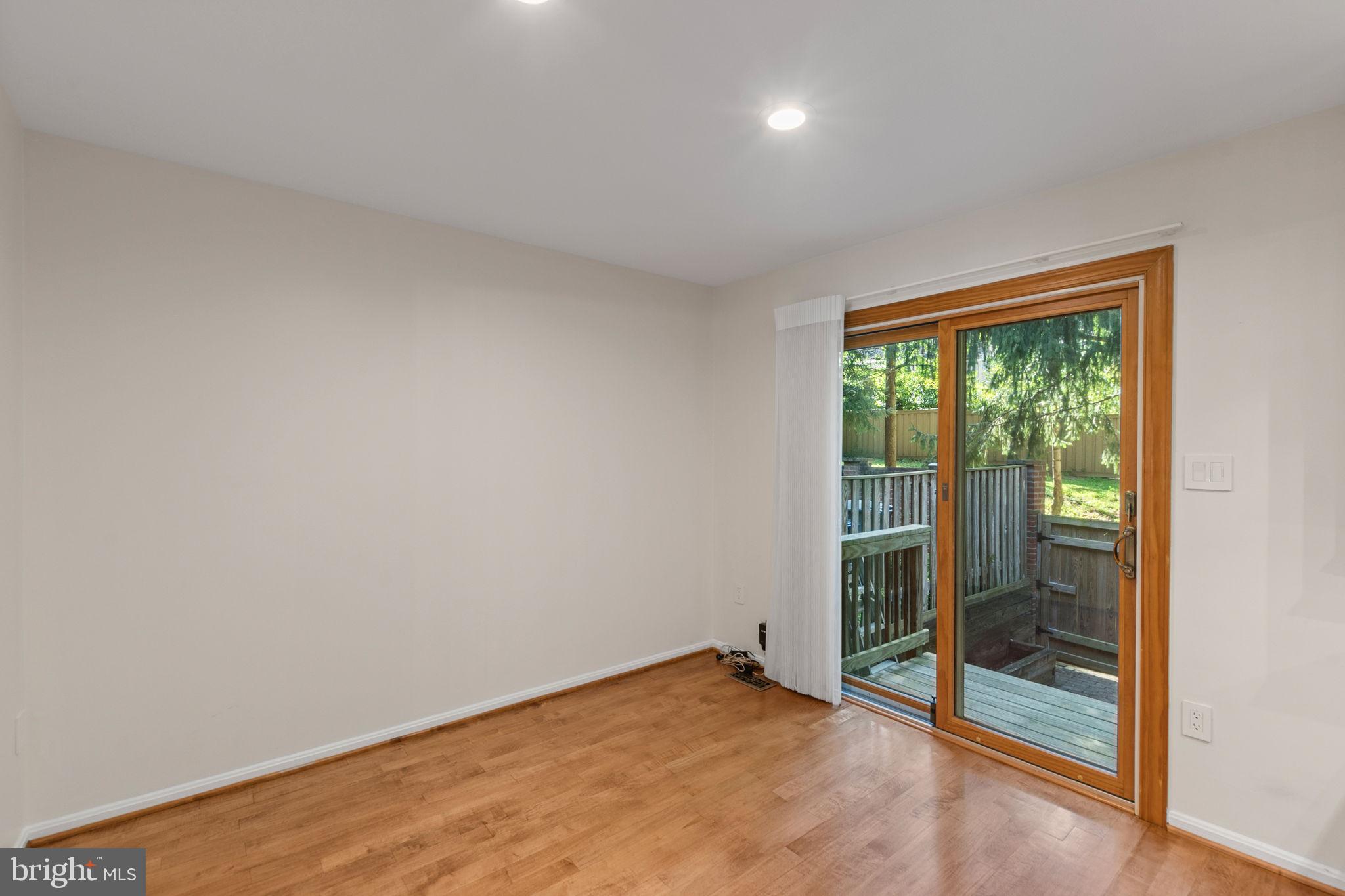 WILLIAMSBURG POND - Residential Lease