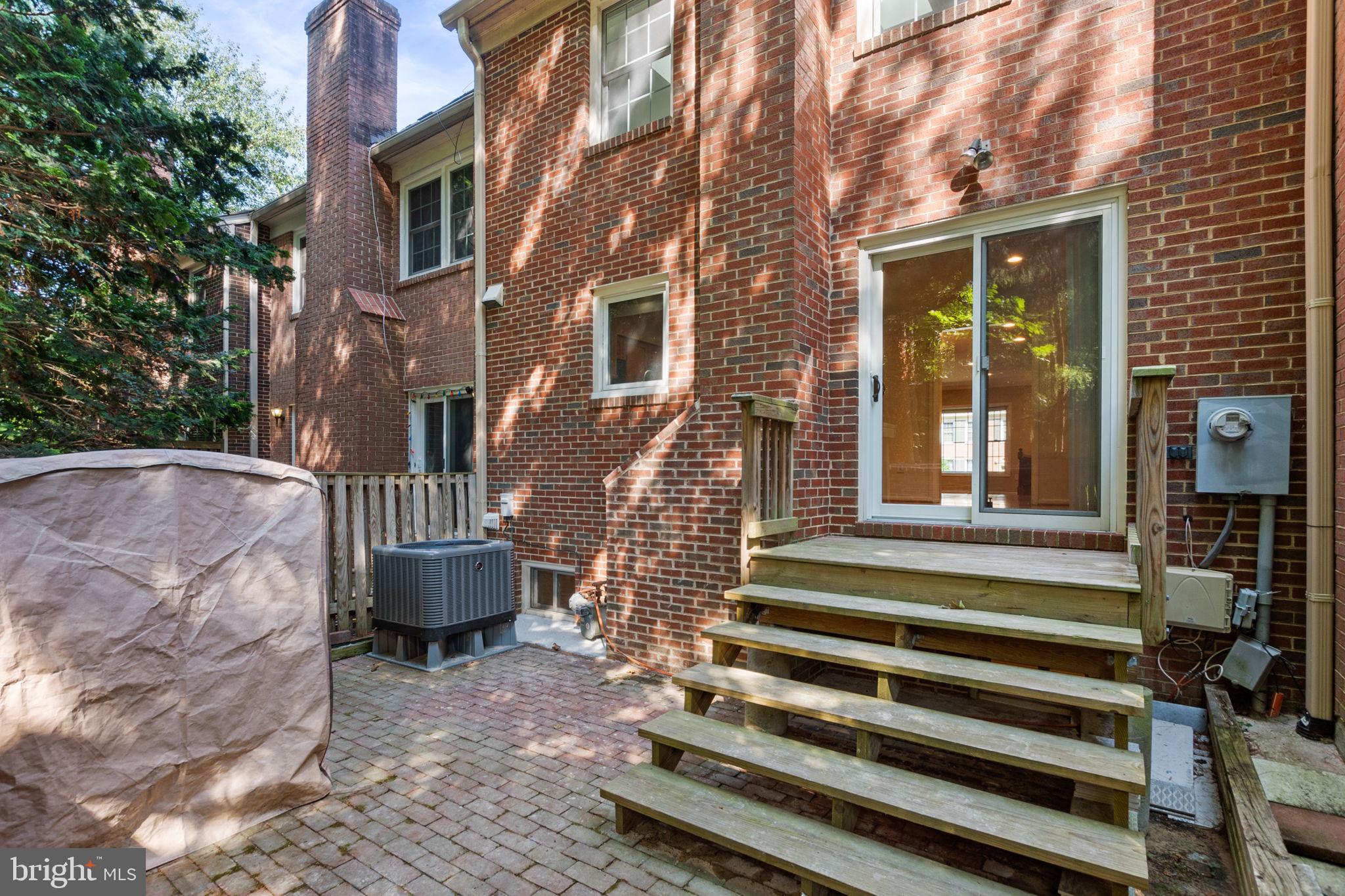 WILLIAMSBURG POND - Residential Lease