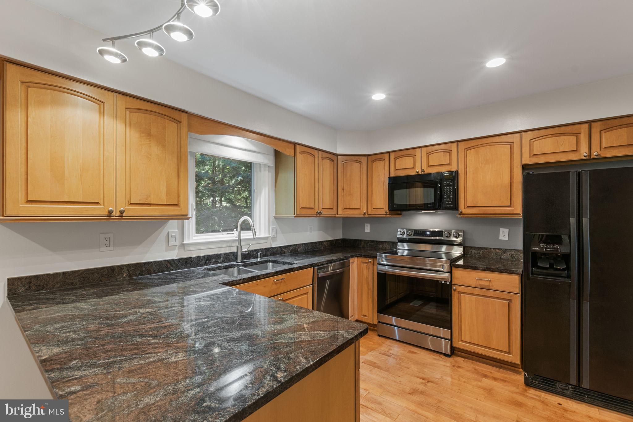 WILLIAMSBURG POND - Residential Lease