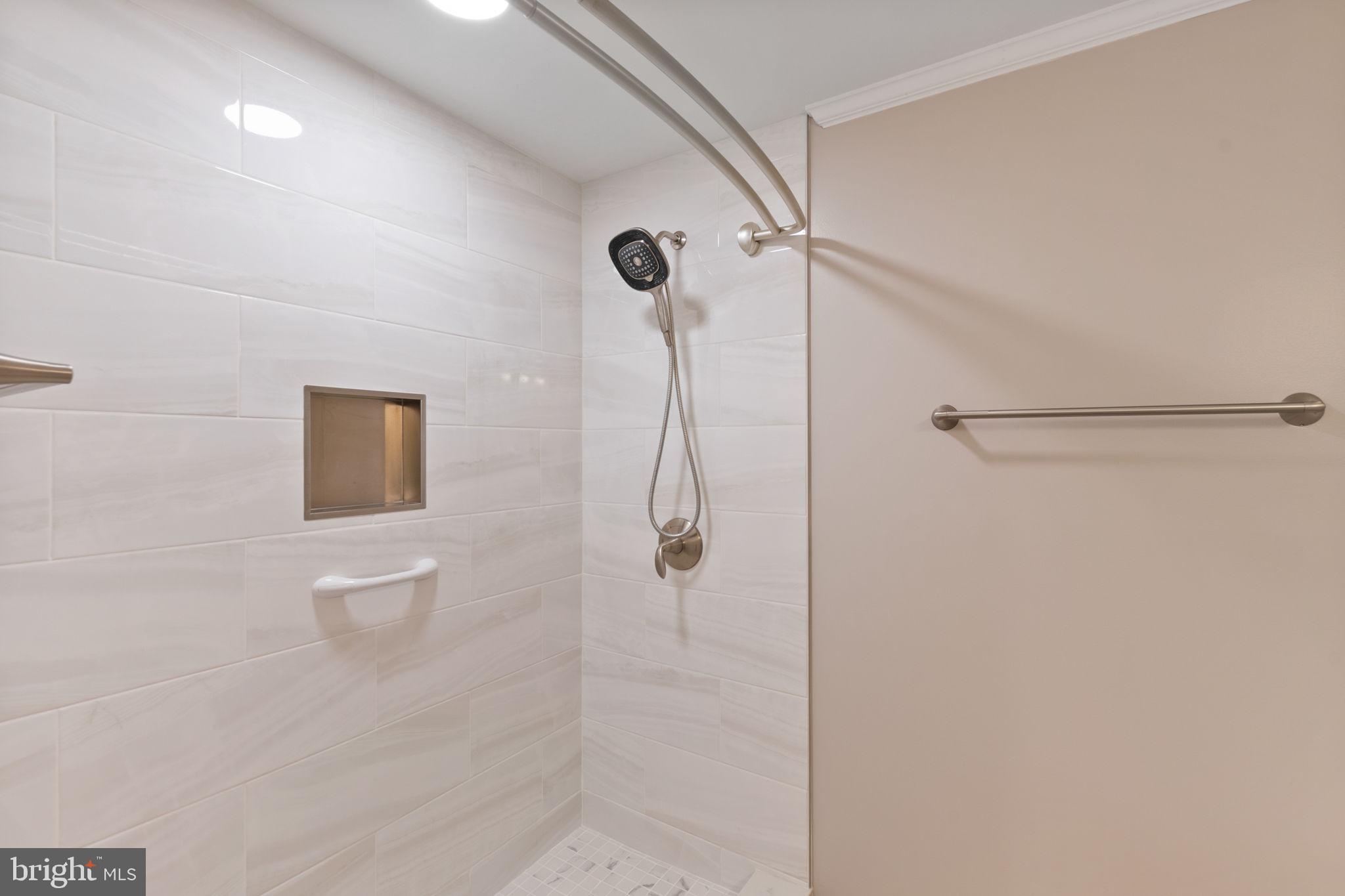 WILLIAMSBURG POND - Residential Lease