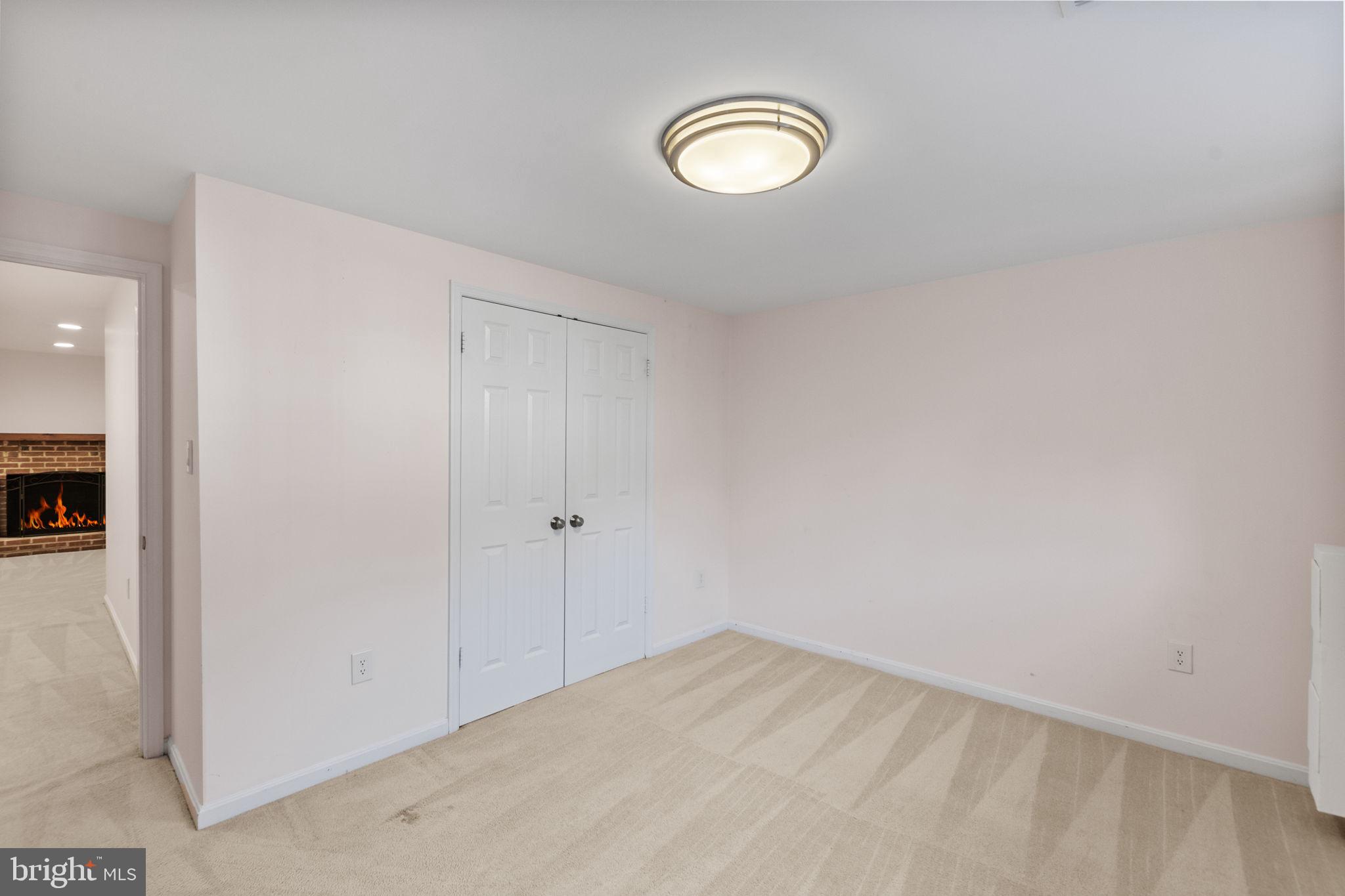 WILLIAMSBURG POND - Residential Lease