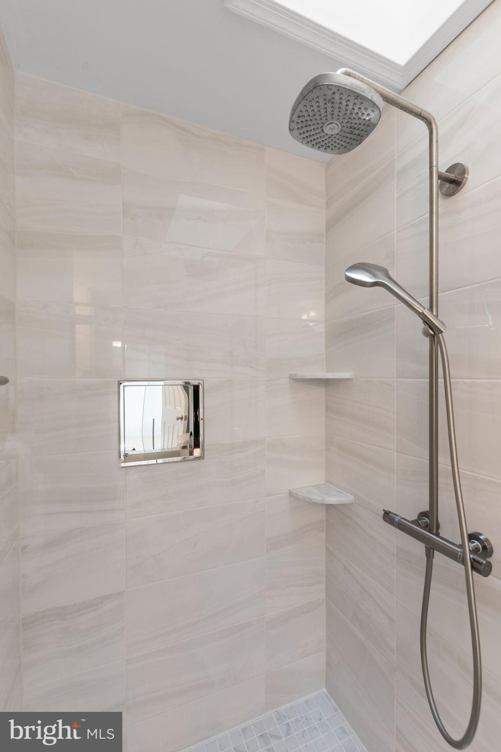 WILLIAMSBURG POND - Residential Lease