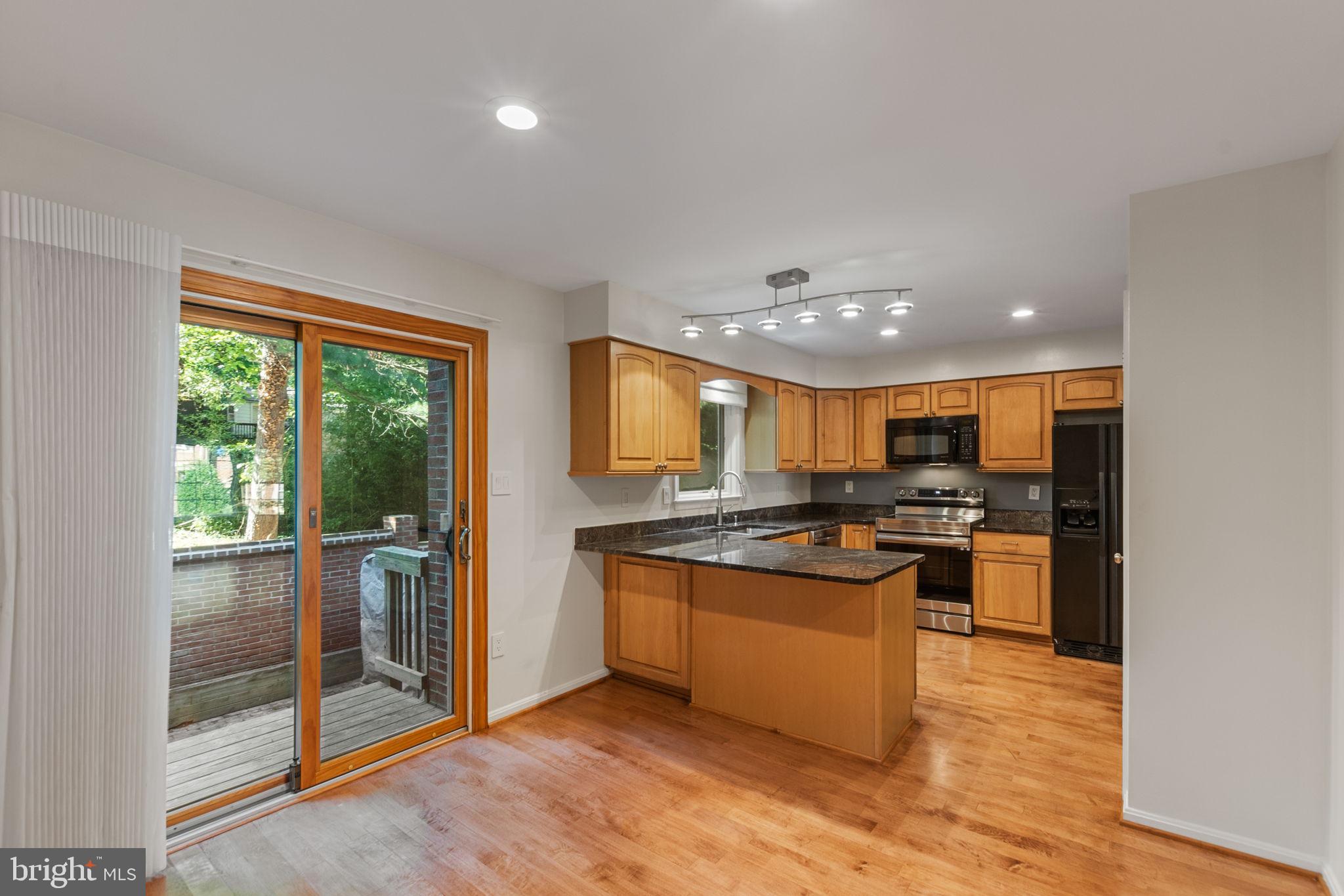 WILLIAMSBURG POND - Residential Lease