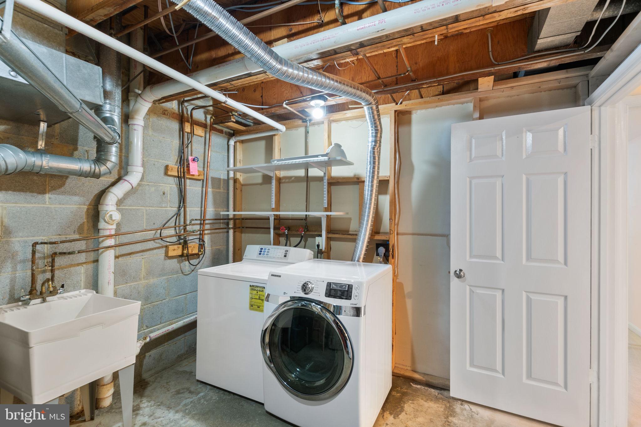 WILLIAMSBURG POND - Residential Lease