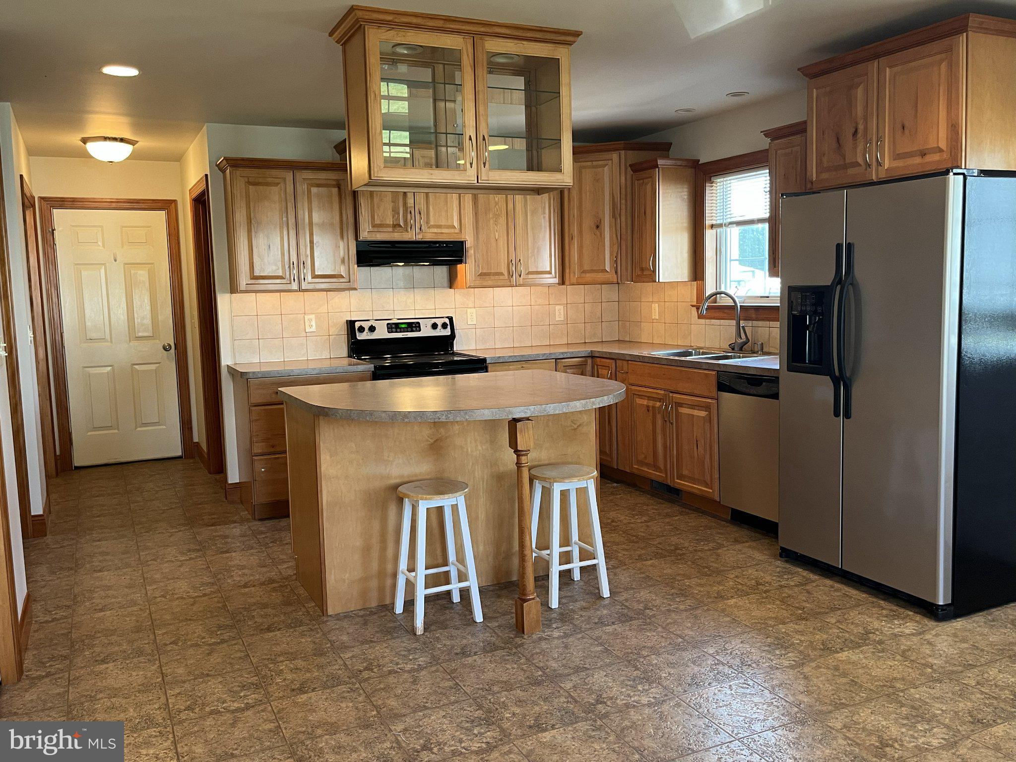 126 W WALNUT ST L-0001