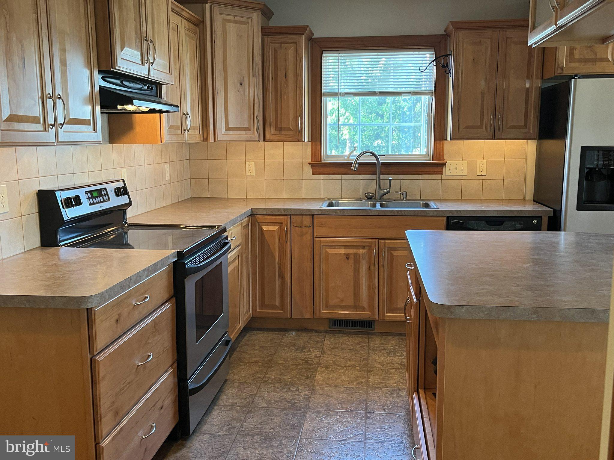 126 W WALNUT ST L-0001
