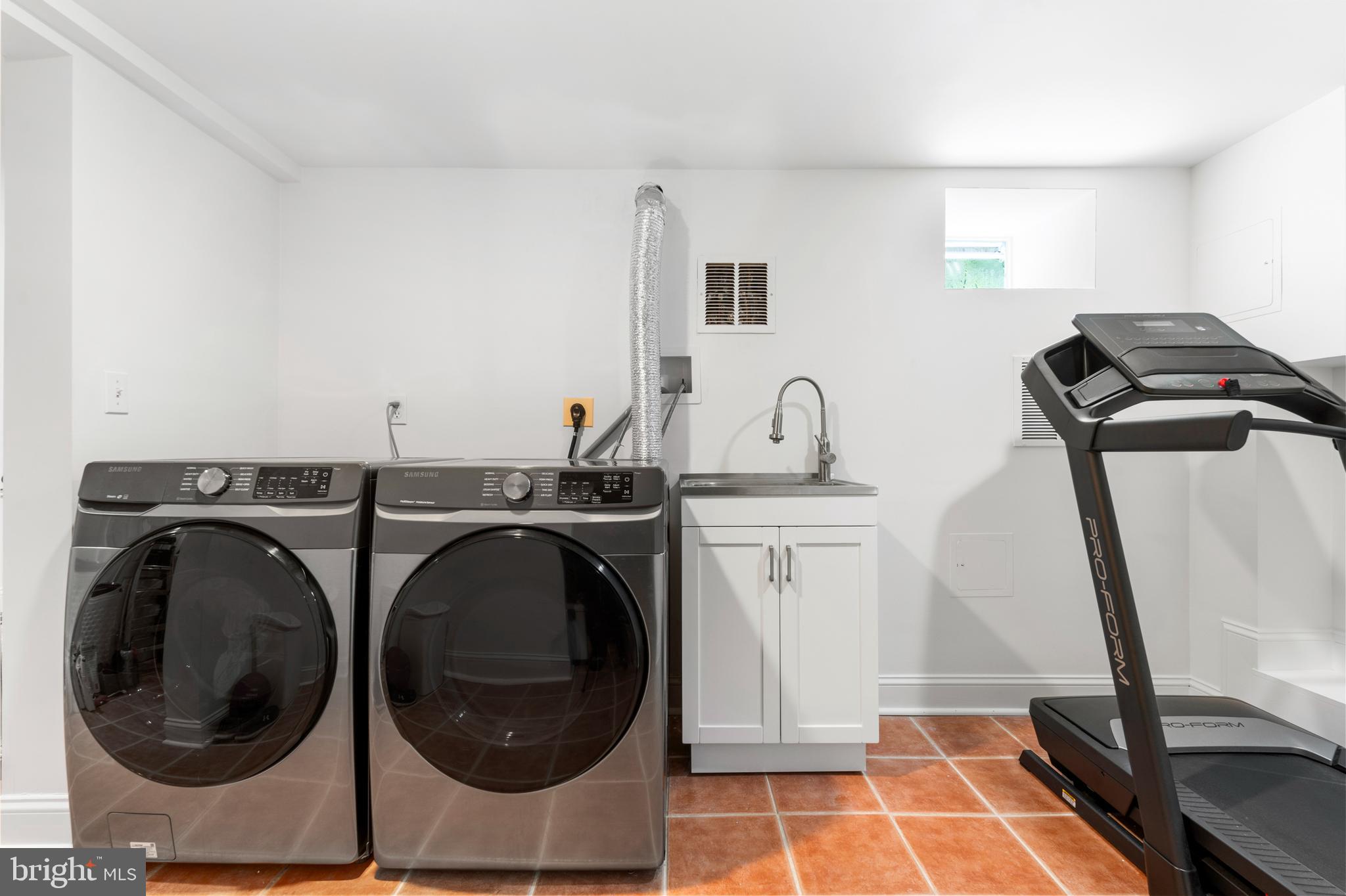 NORTH KENSINGTON - Residential