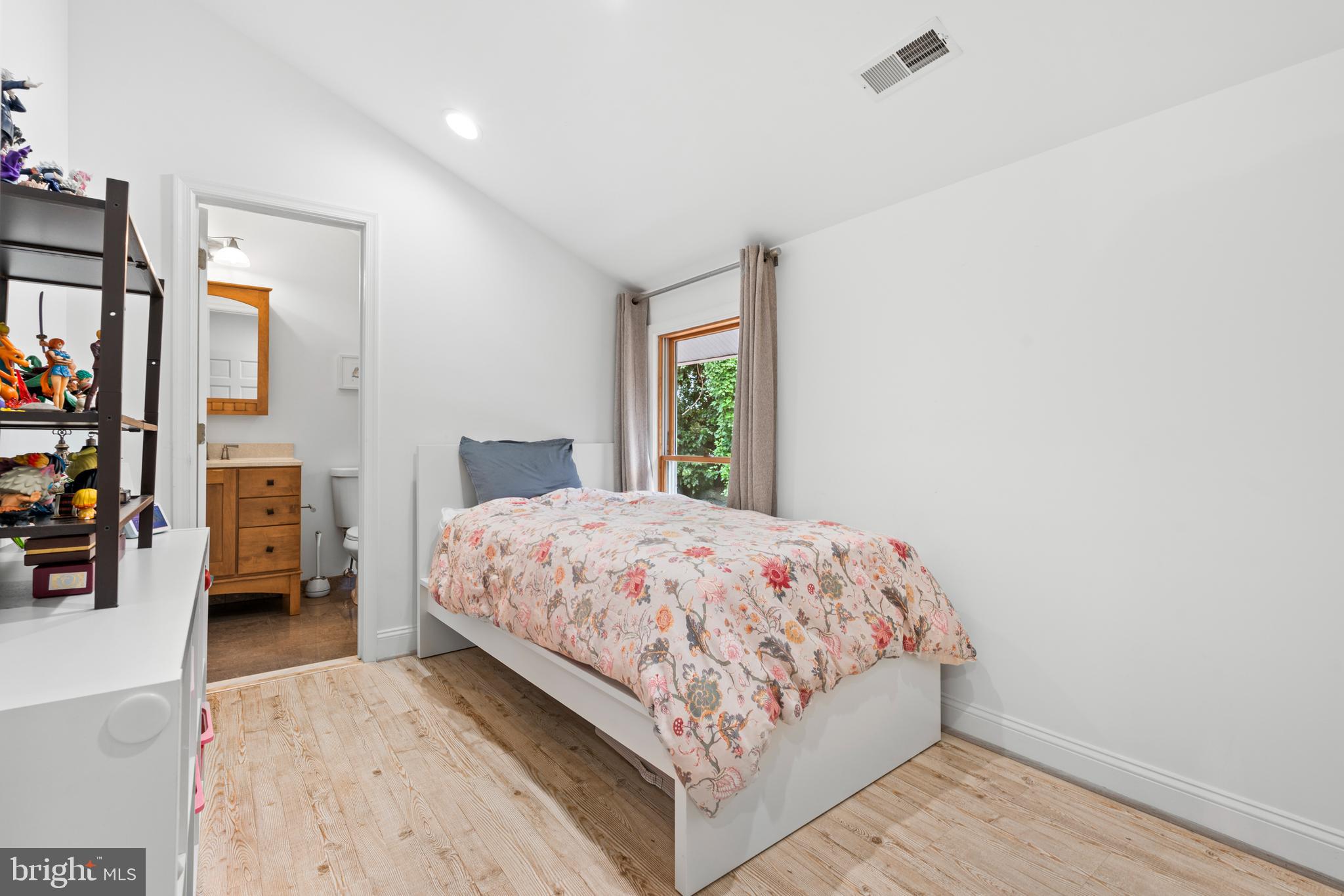 NORTH KENSINGTON - Residential