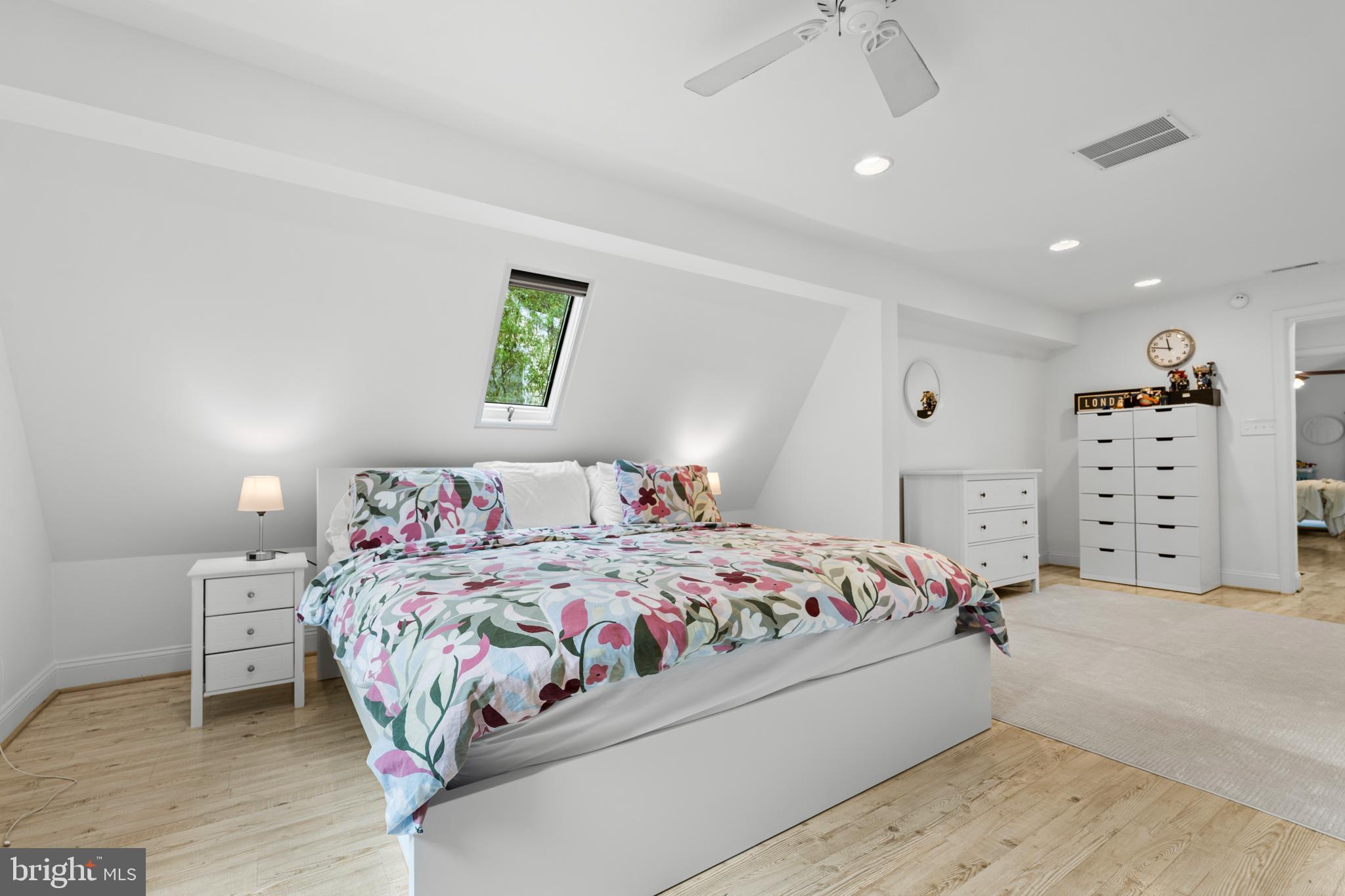 NORTH KENSINGTON - Residential