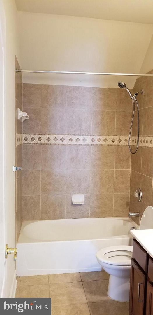 BUCKINGHAM STATION - Residential Lease