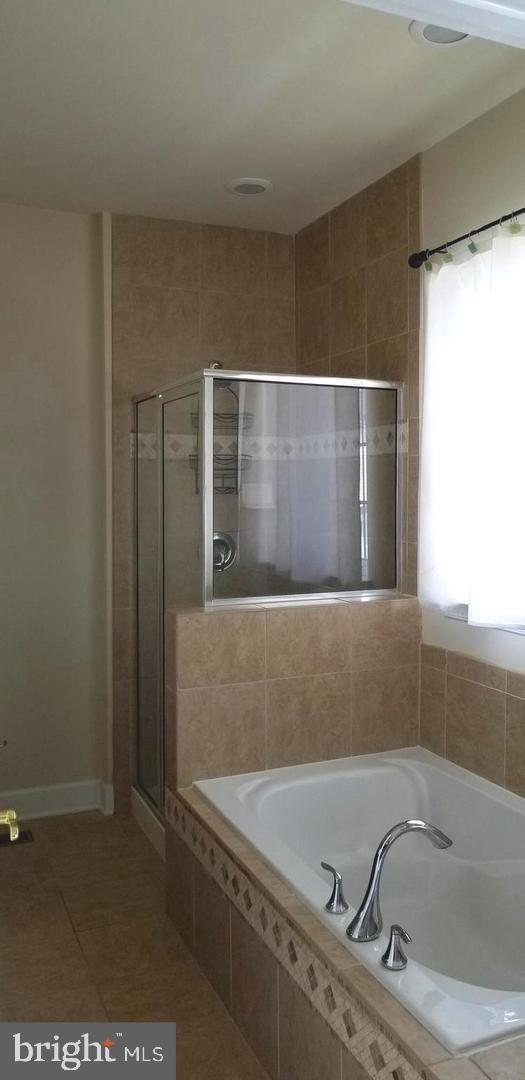 BUCKINGHAM STATION - Residential Lease