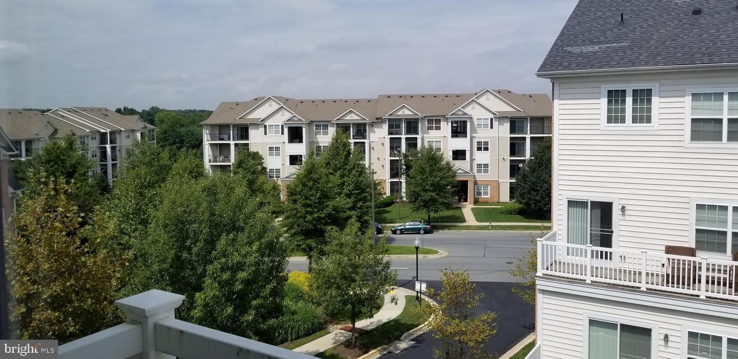 BUCKINGHAM STATION - Residential Lease