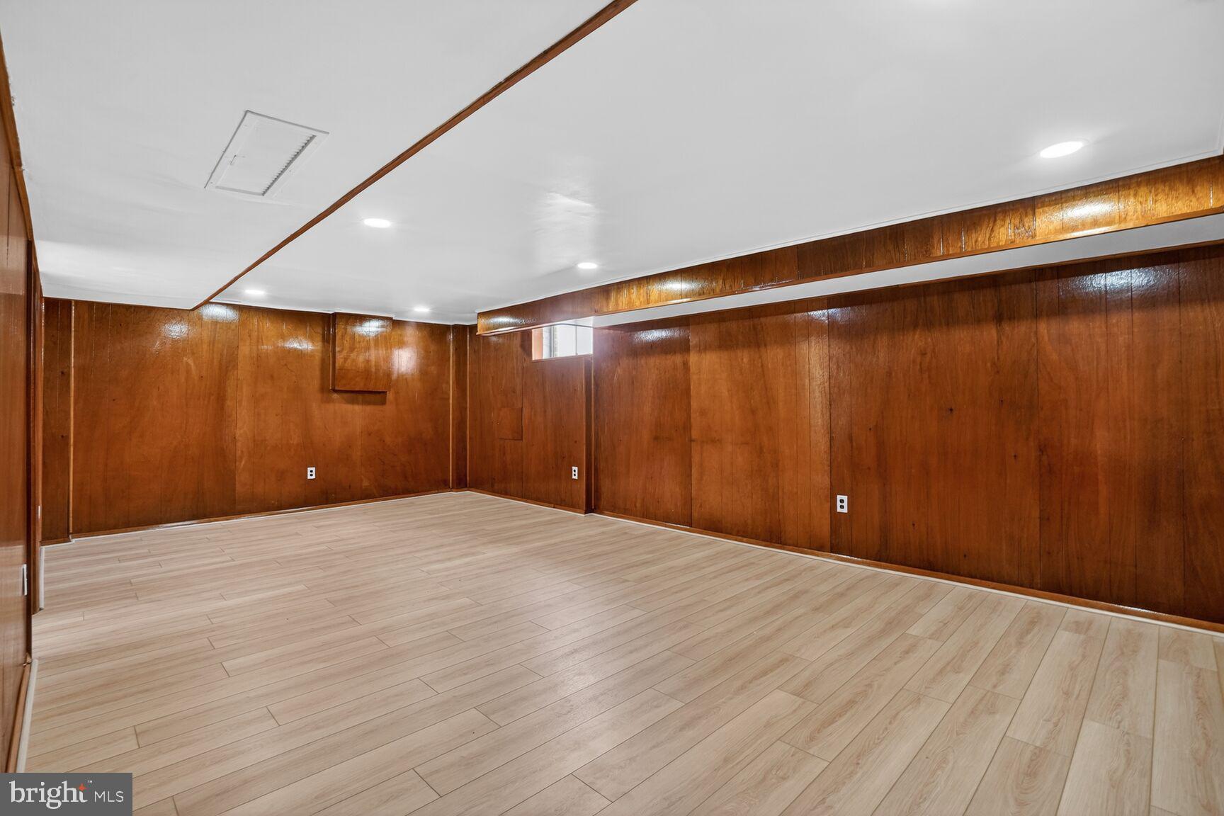 BROYHILL CREST - Residential