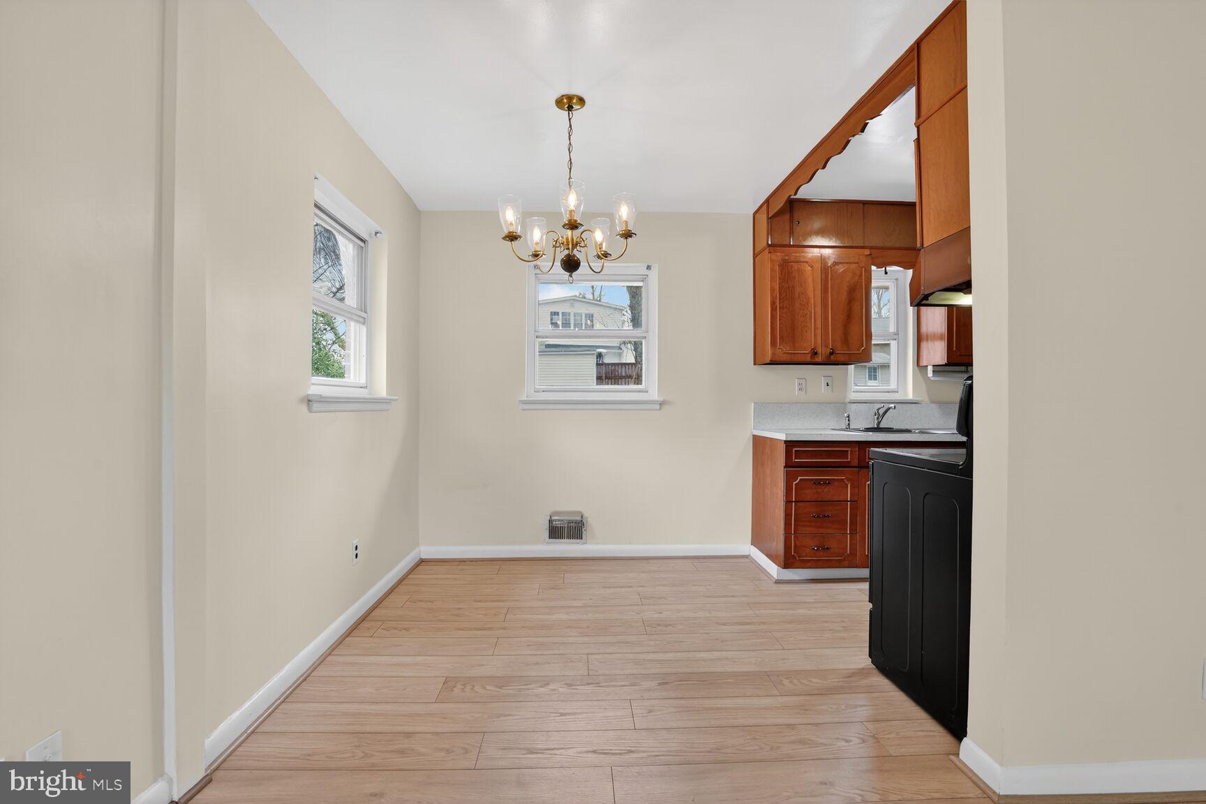 BROYHILL CREST - Residential