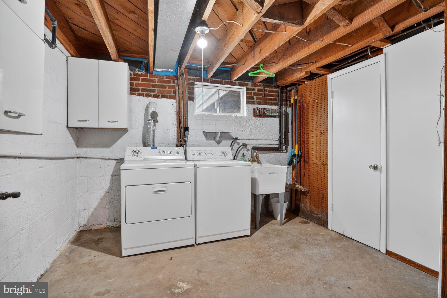 BROYHILL CREST - Residential