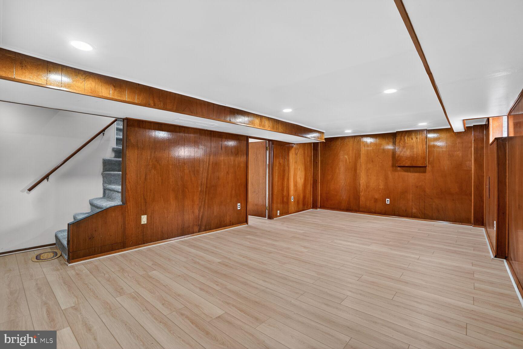 BROYHILL CREST - Residential