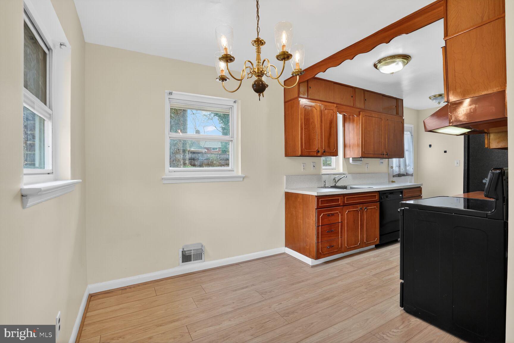 BROYHILL CREST - Residential