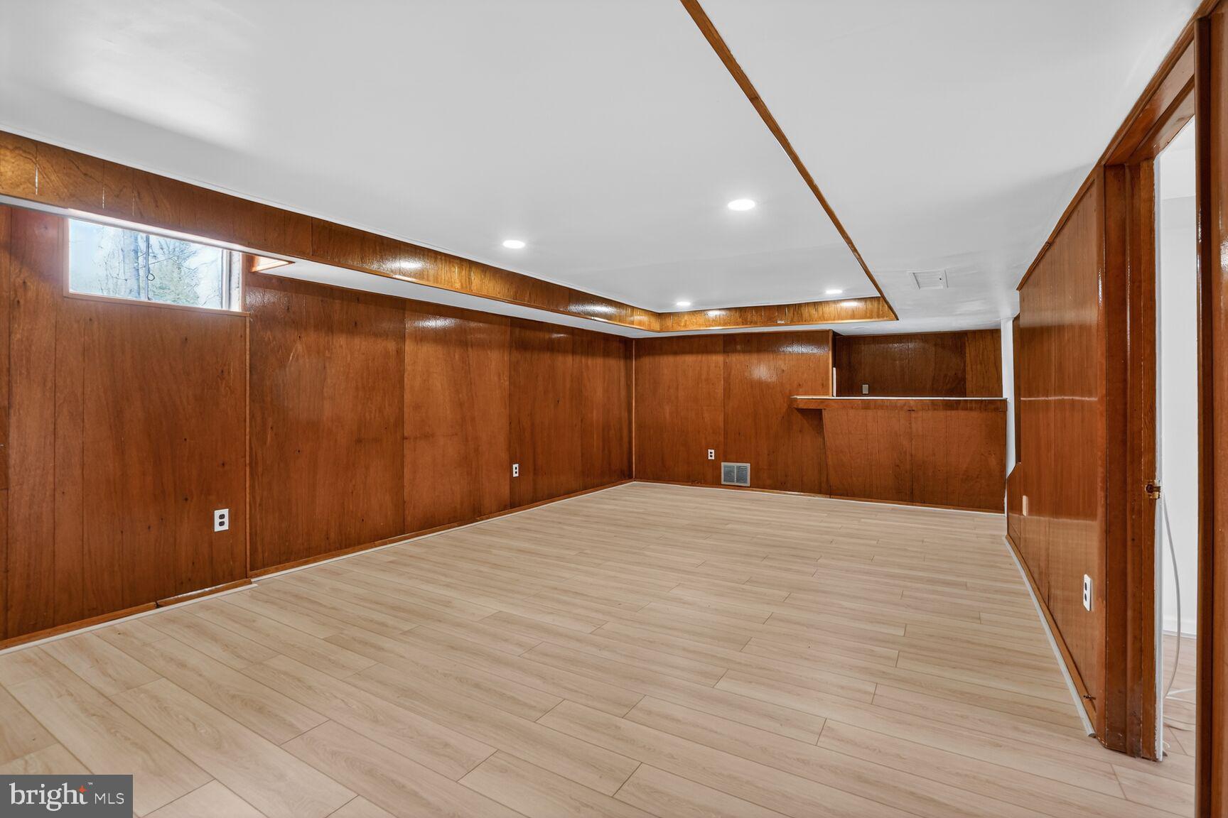 BROYHILL CREST - Residential