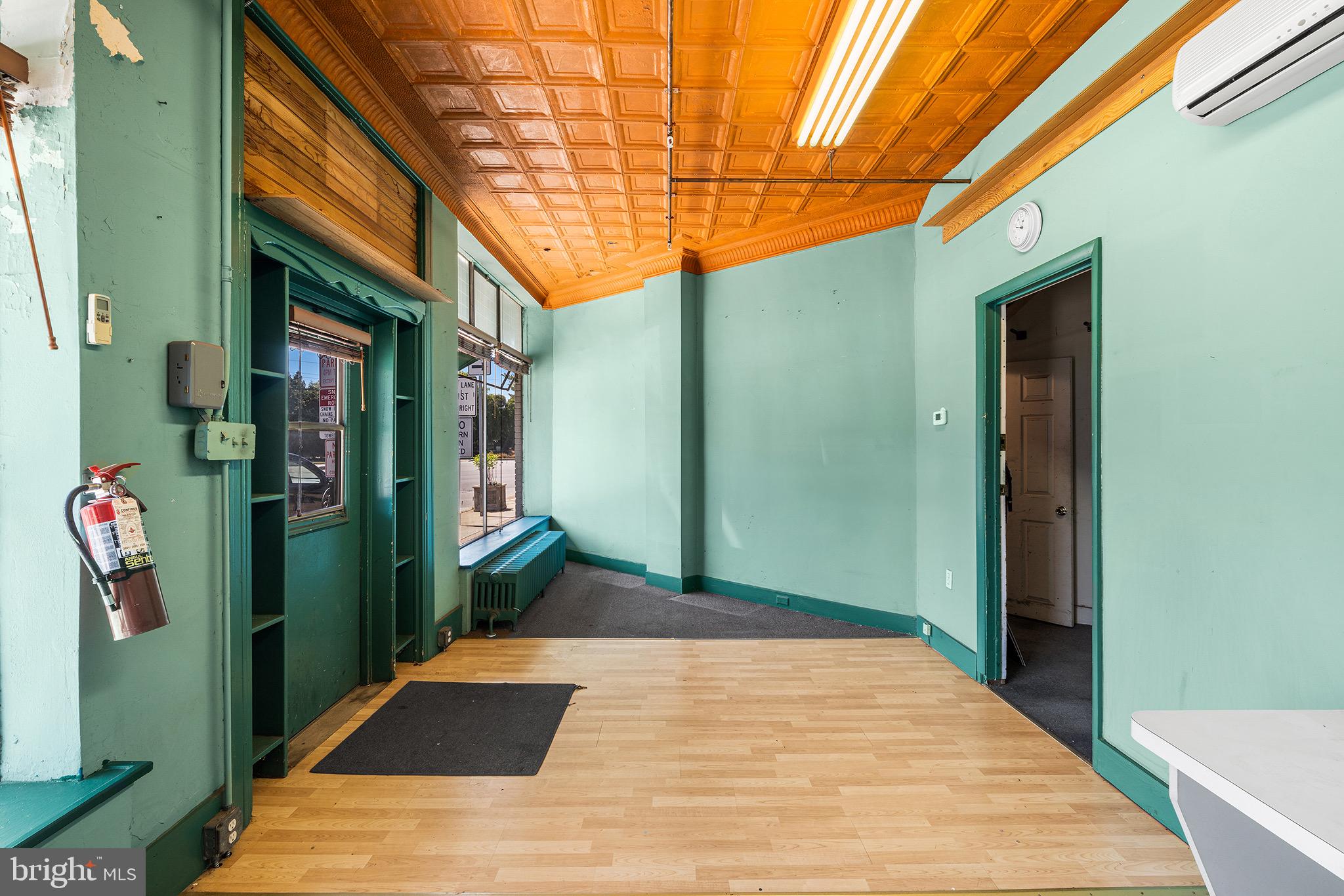 MANOA - Commercial Sale